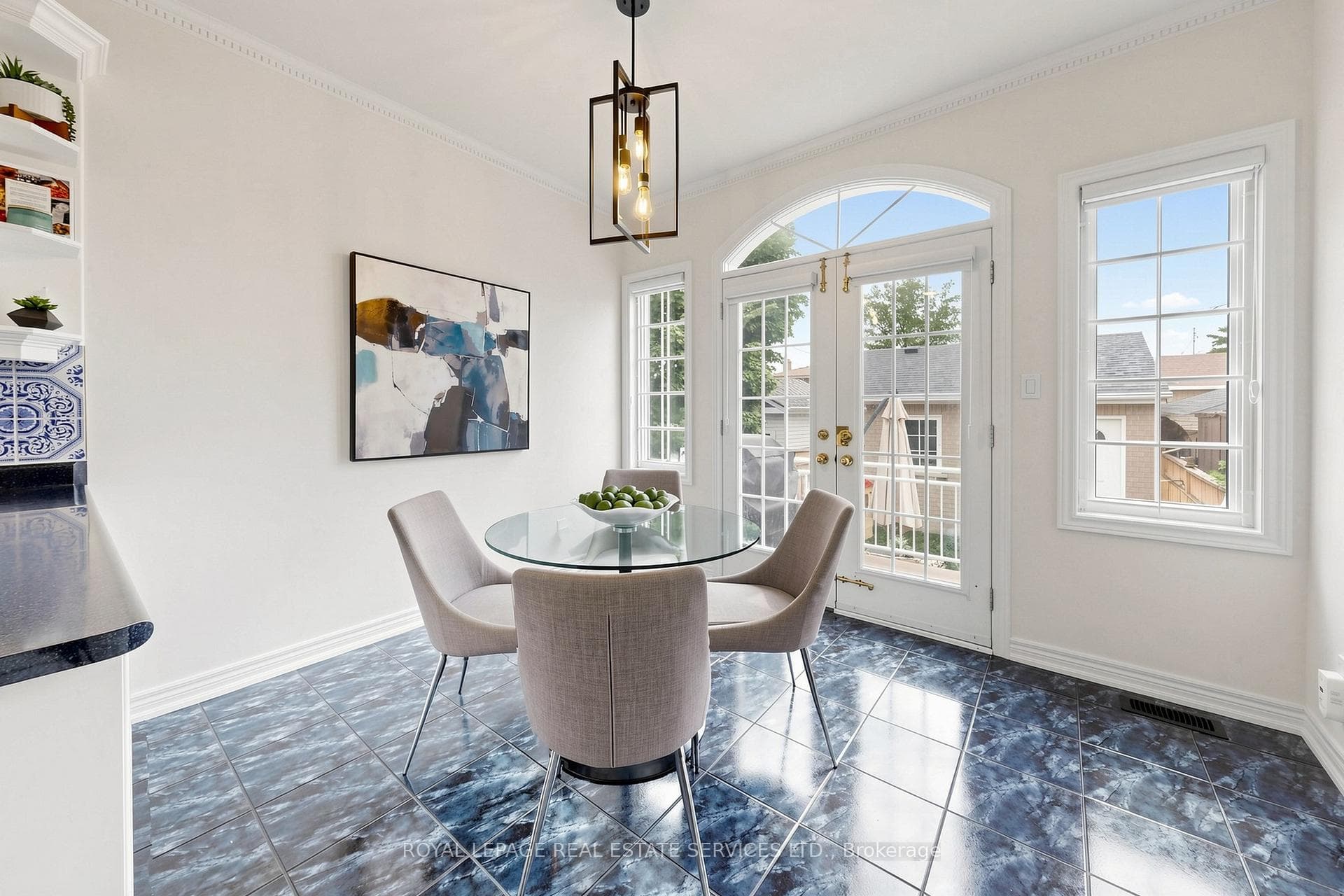 256 Earlscourt Avenue photo 15