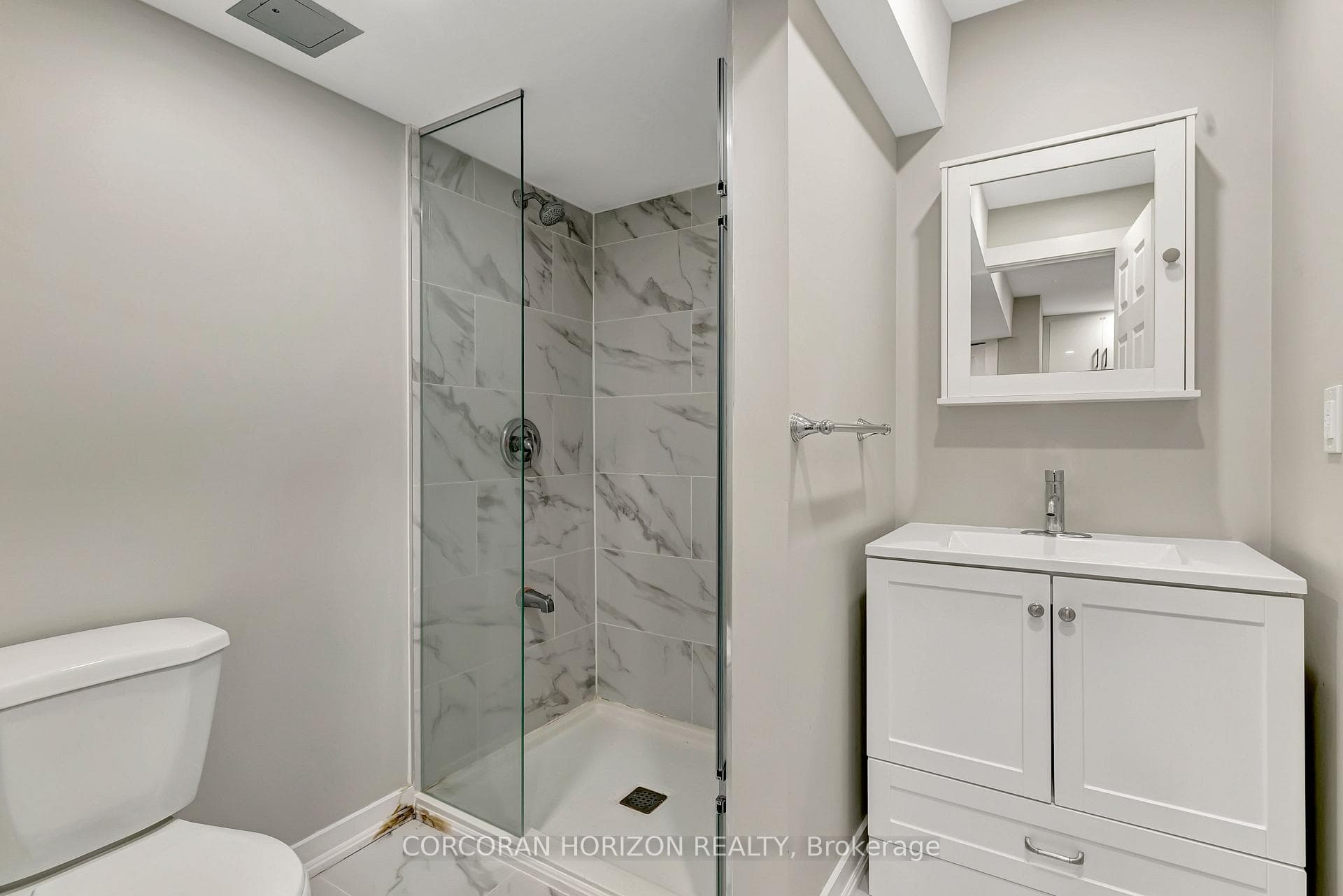 26 Tweedsdale Street Unit Lower photo 9