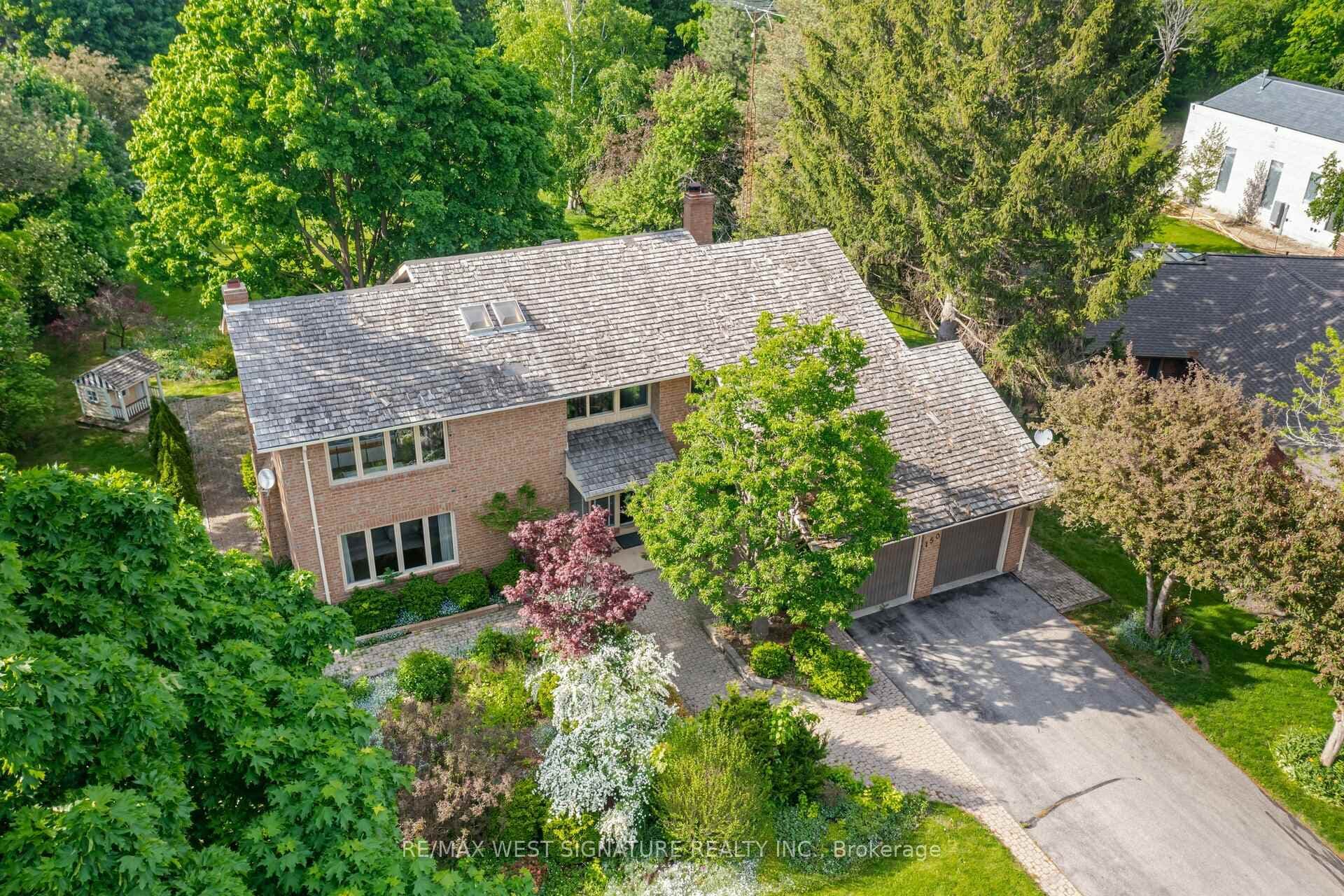 150 Curtis Crescent photo 1