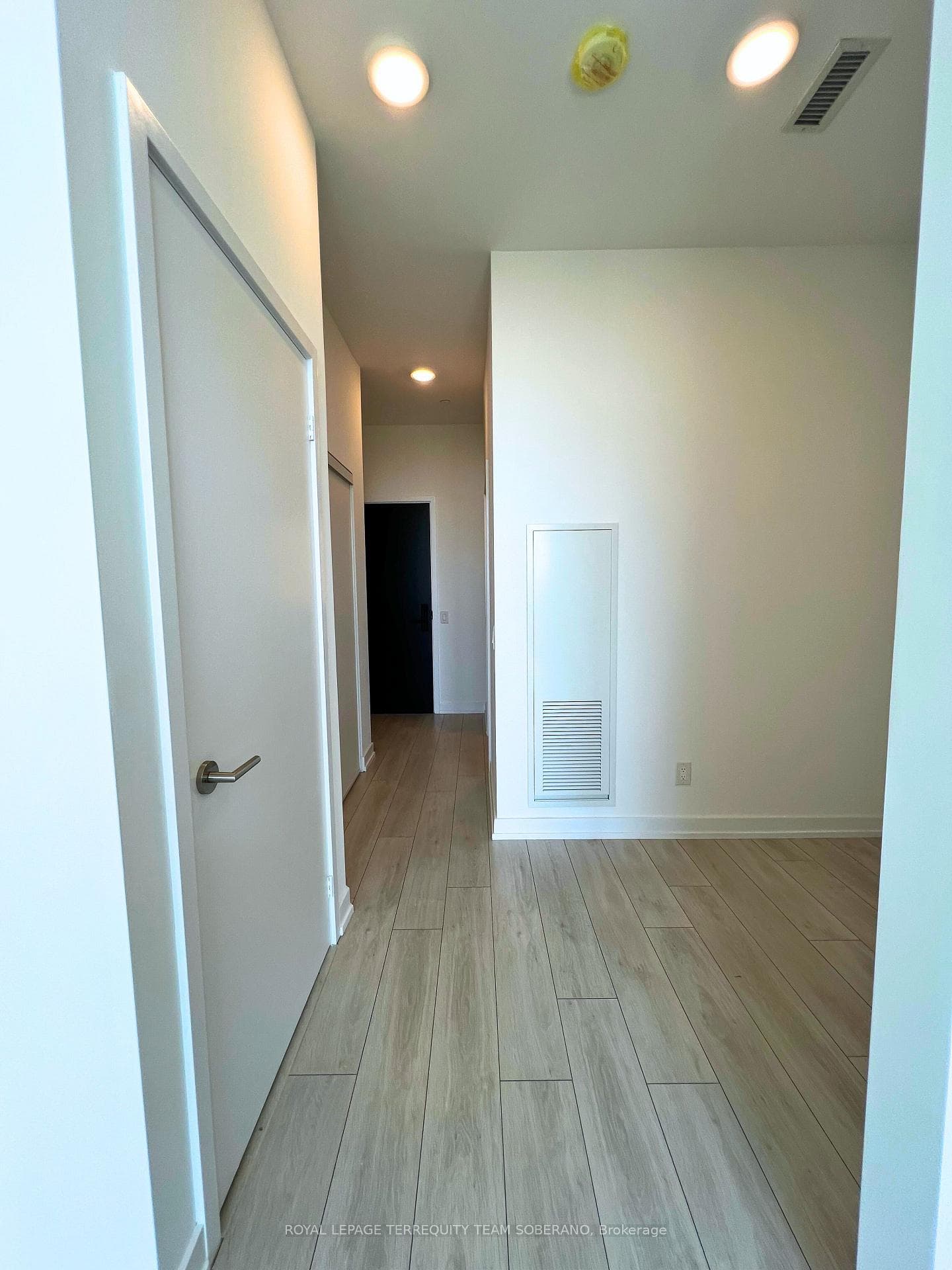500 Dupont Street Unit 819 photo 9