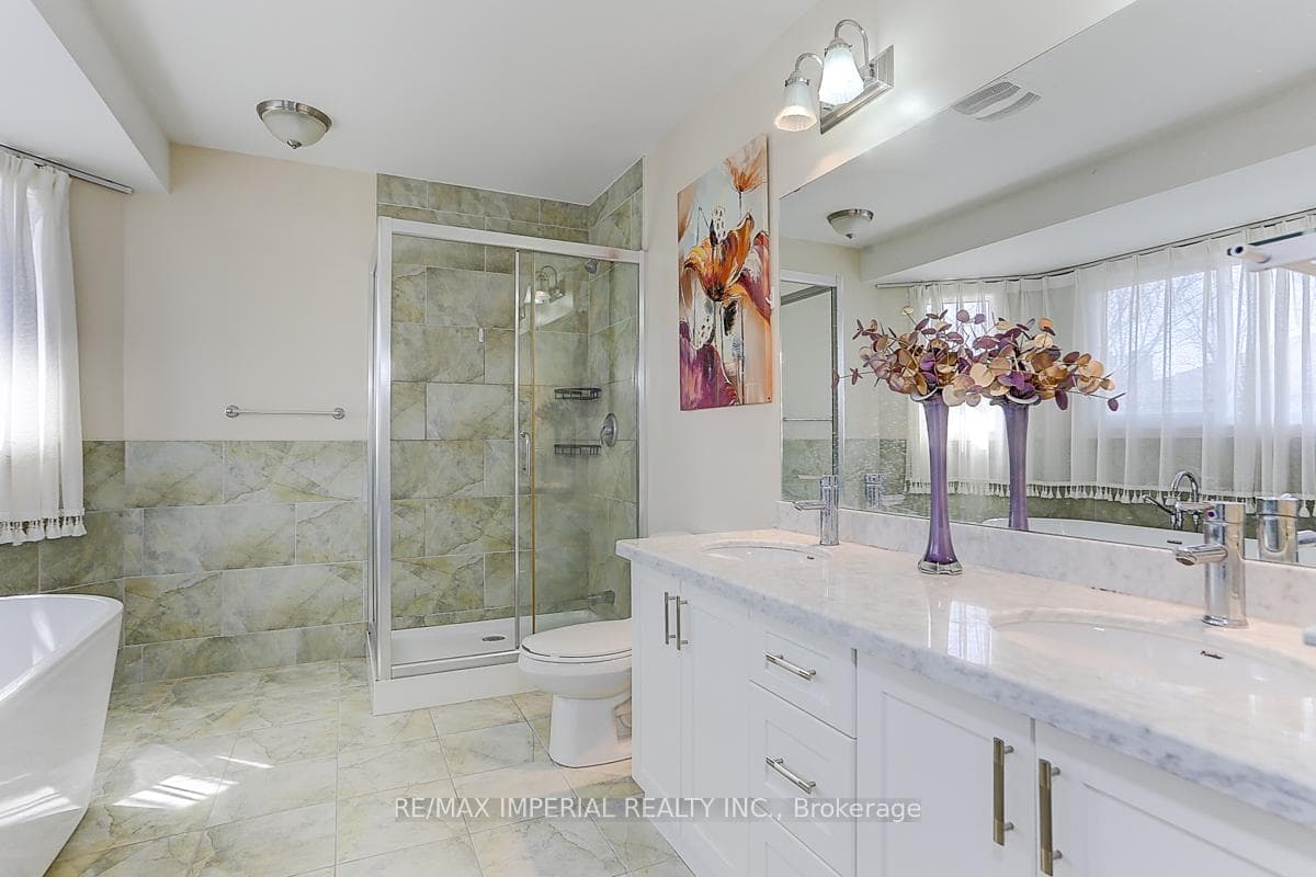 9 Lisa Crescent photo 21