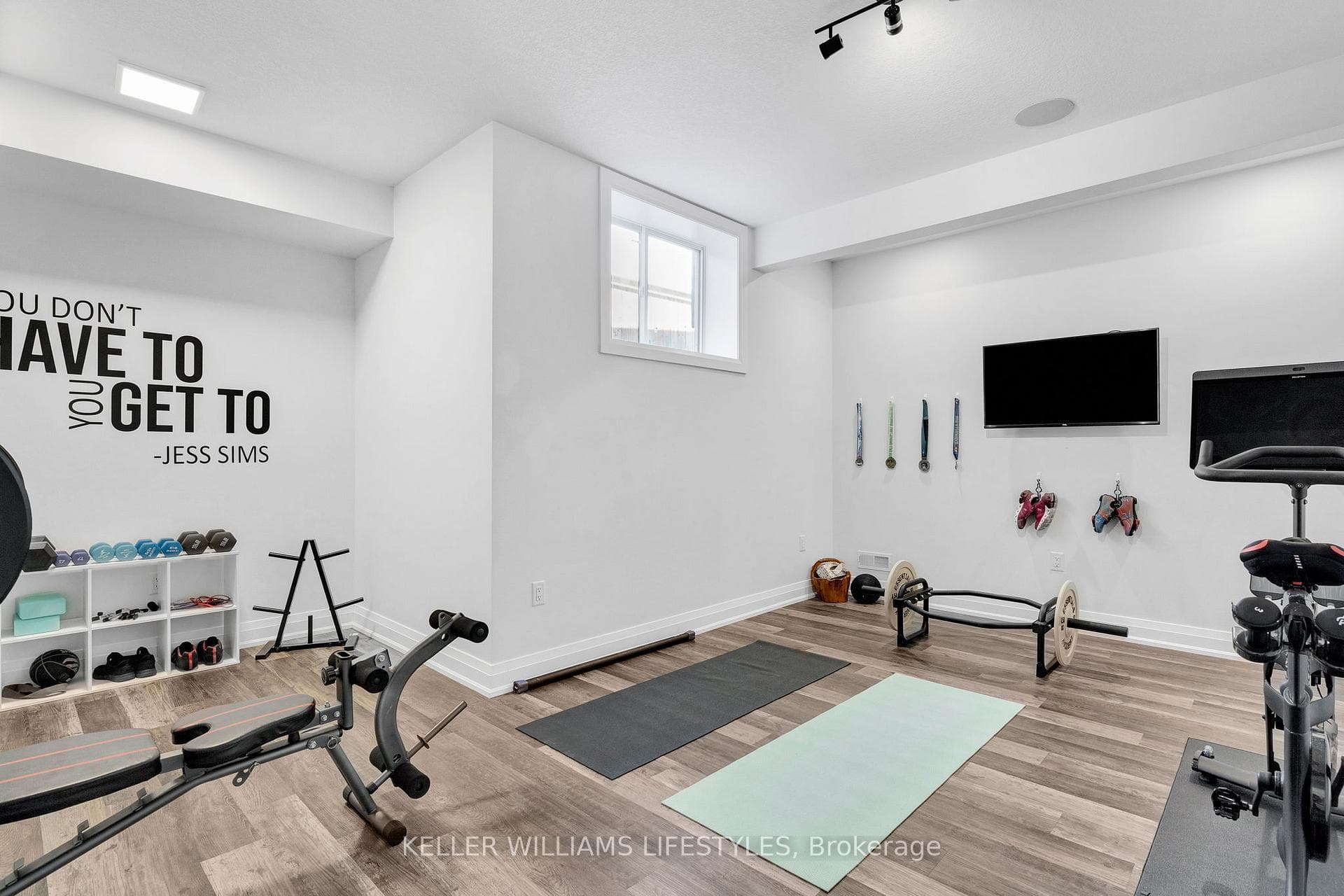 1724 Upper West Avenue photo 44