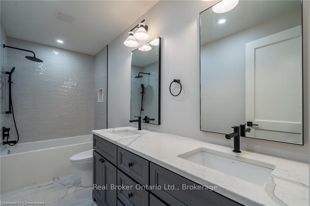 5 pc bath on bedroom level (Professionally Staged)