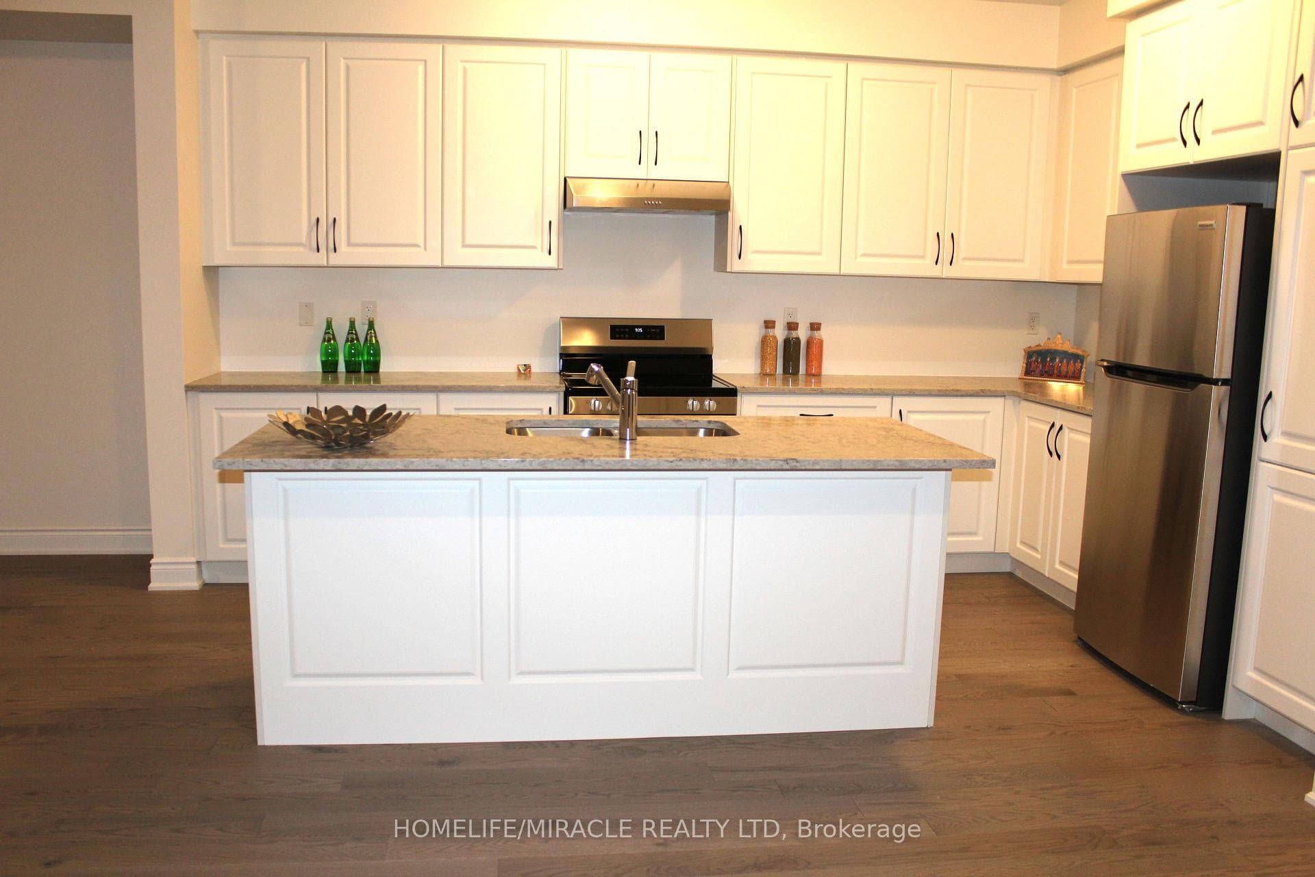 94 BERMONDSEY Way photo 6