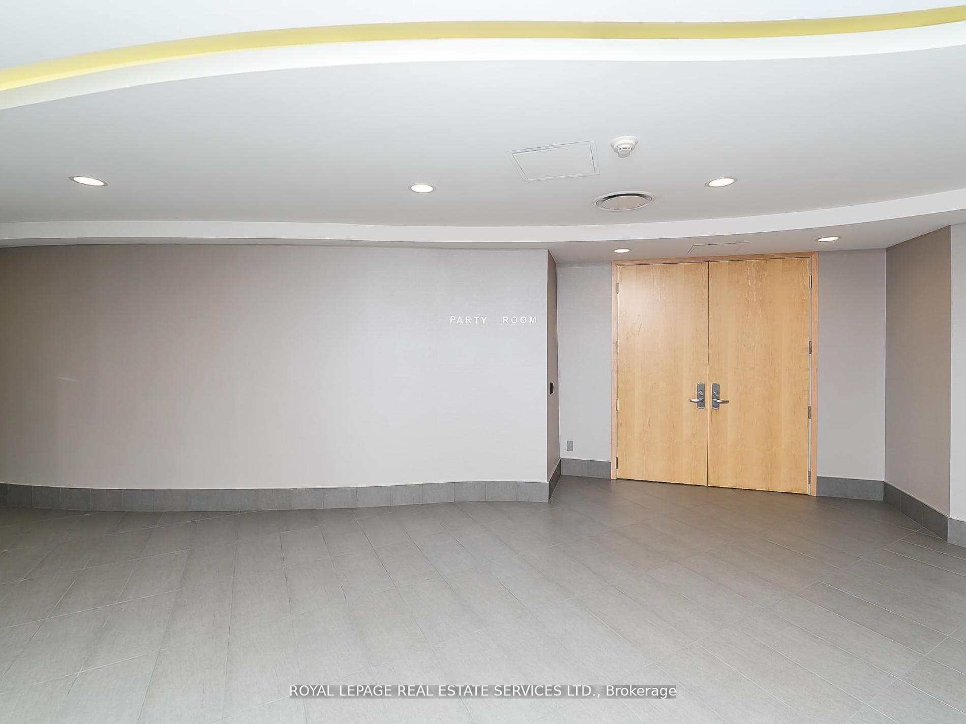 10 Queens Quay Unit 407 photo 31