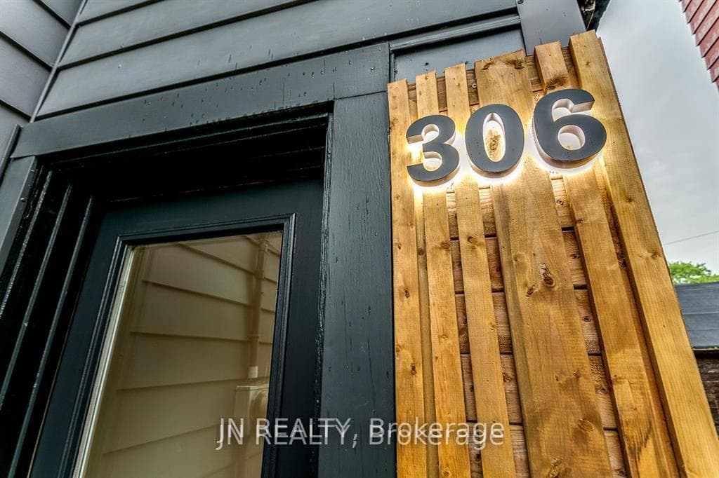 306 Harbord Street photo 2