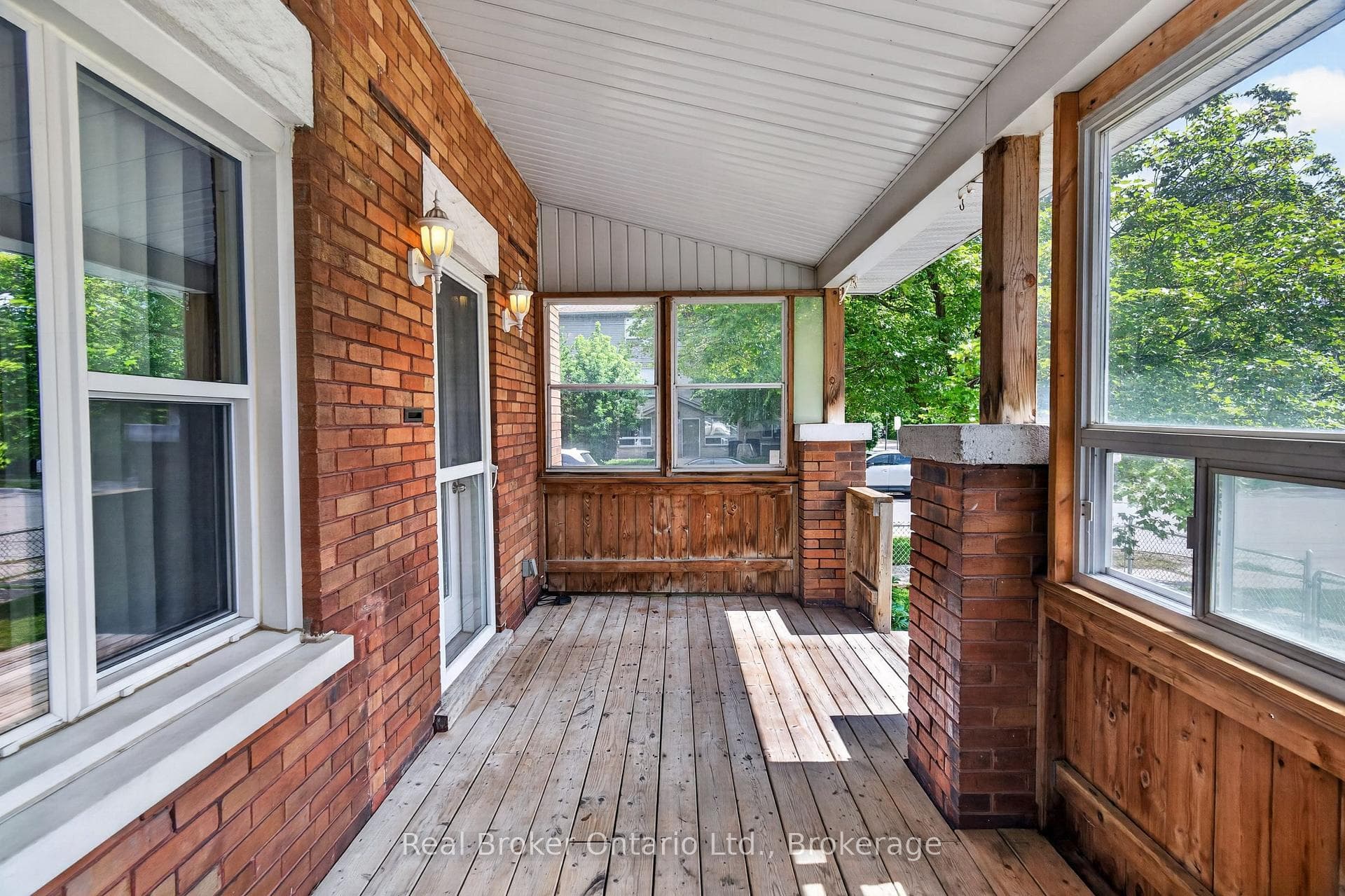 2 Herlan Avenue photo 8