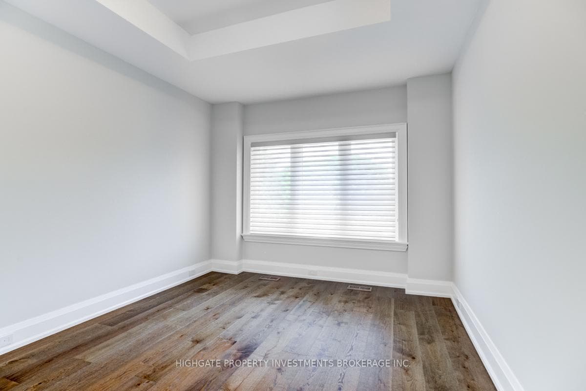 1344 Waverly Avenue photo 19