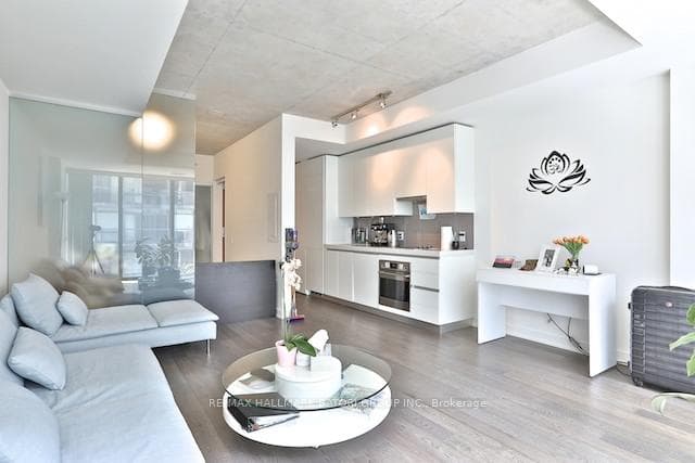 38 Stewart Street Unit 302 photo 5