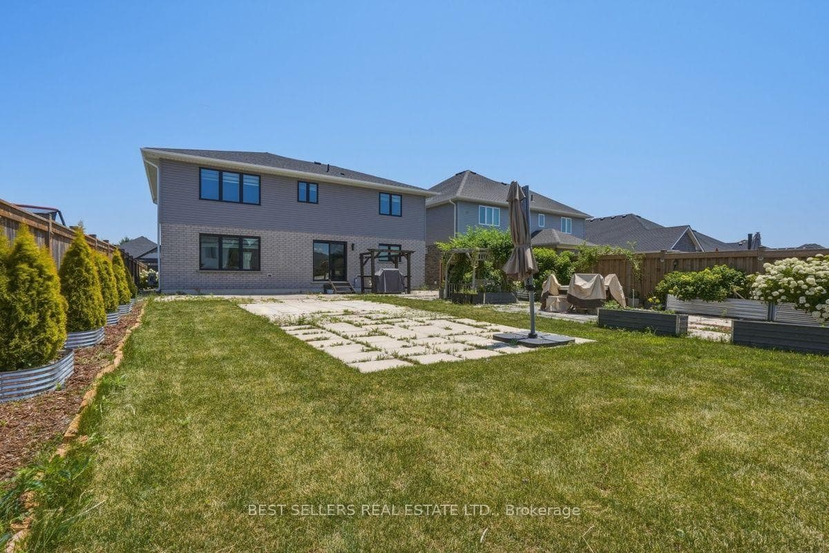 22 Weir Crescent photo 46