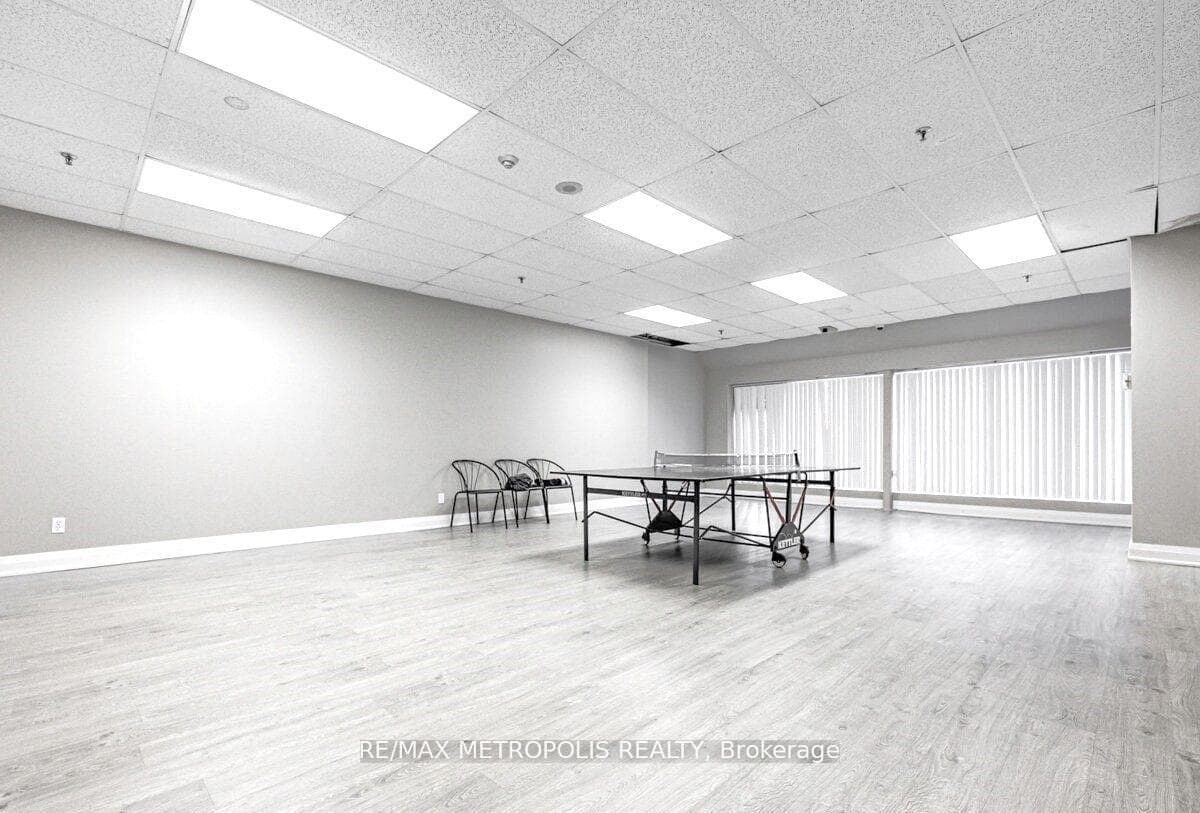 2550 Lawrence Avenue Unit 1202 photo 33