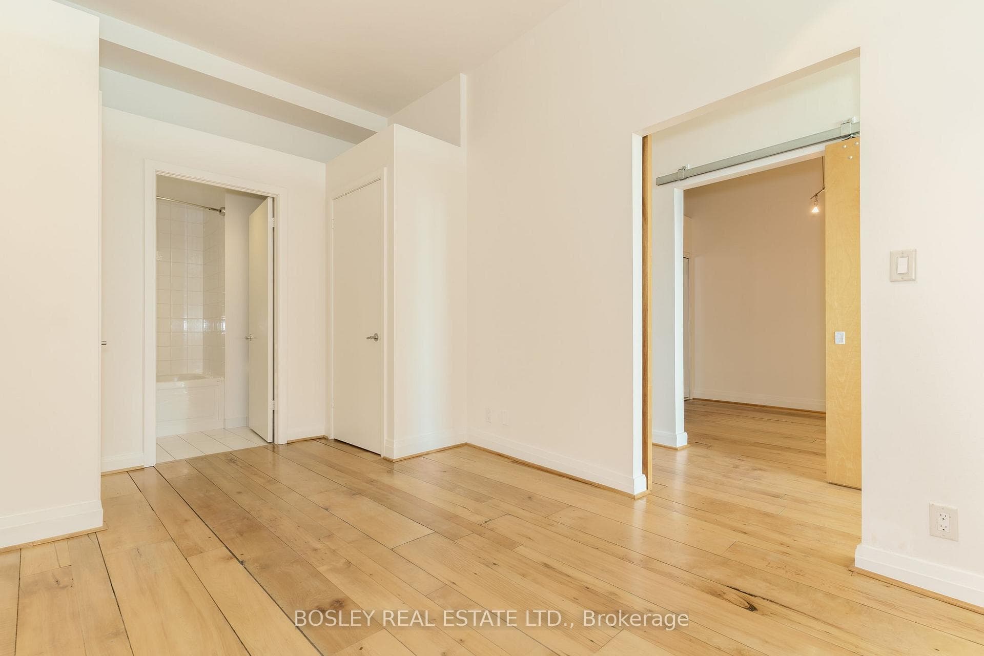 700 King Street Unit 1212 photo 25