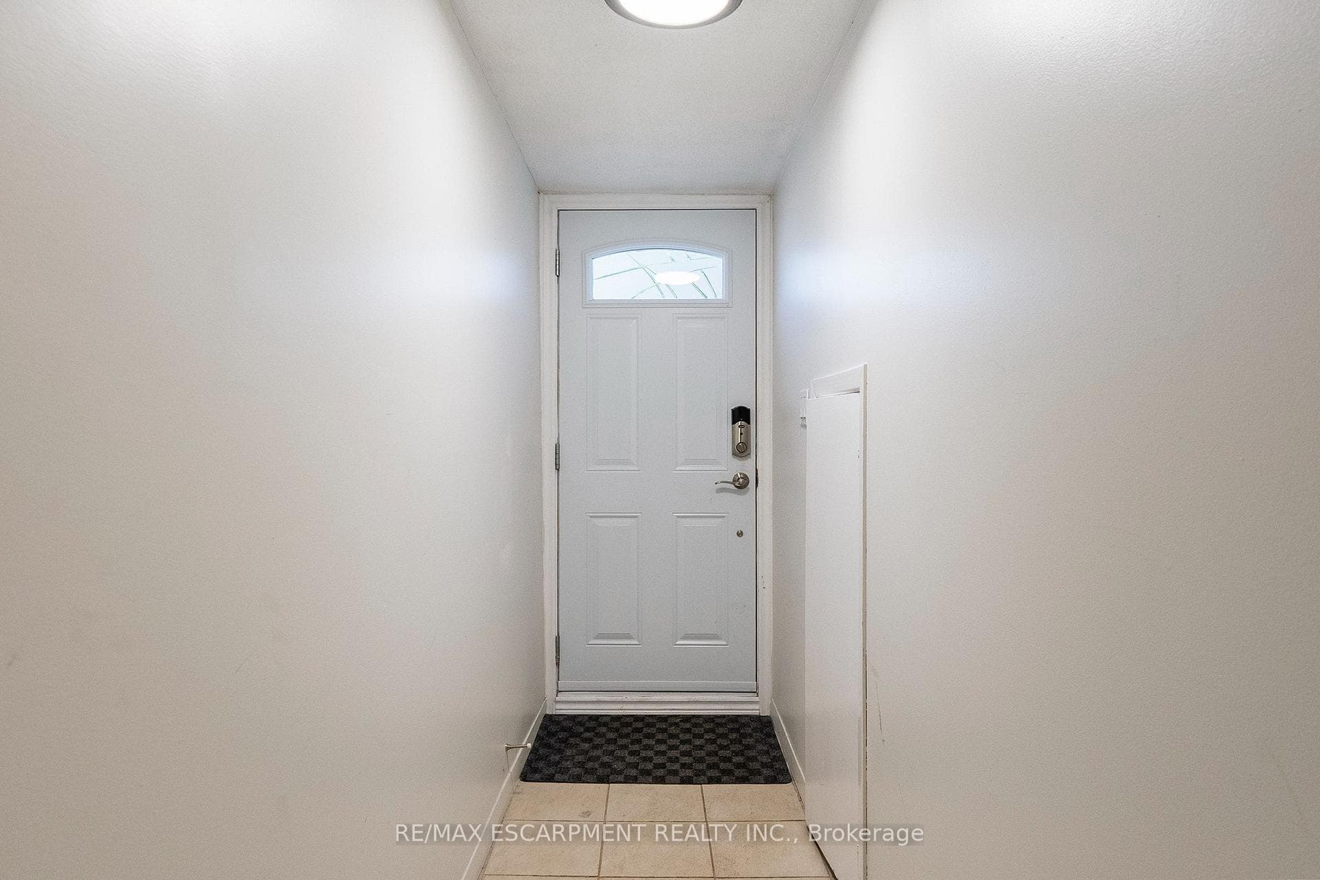 2506 YARMOUTH Crescent photo 23