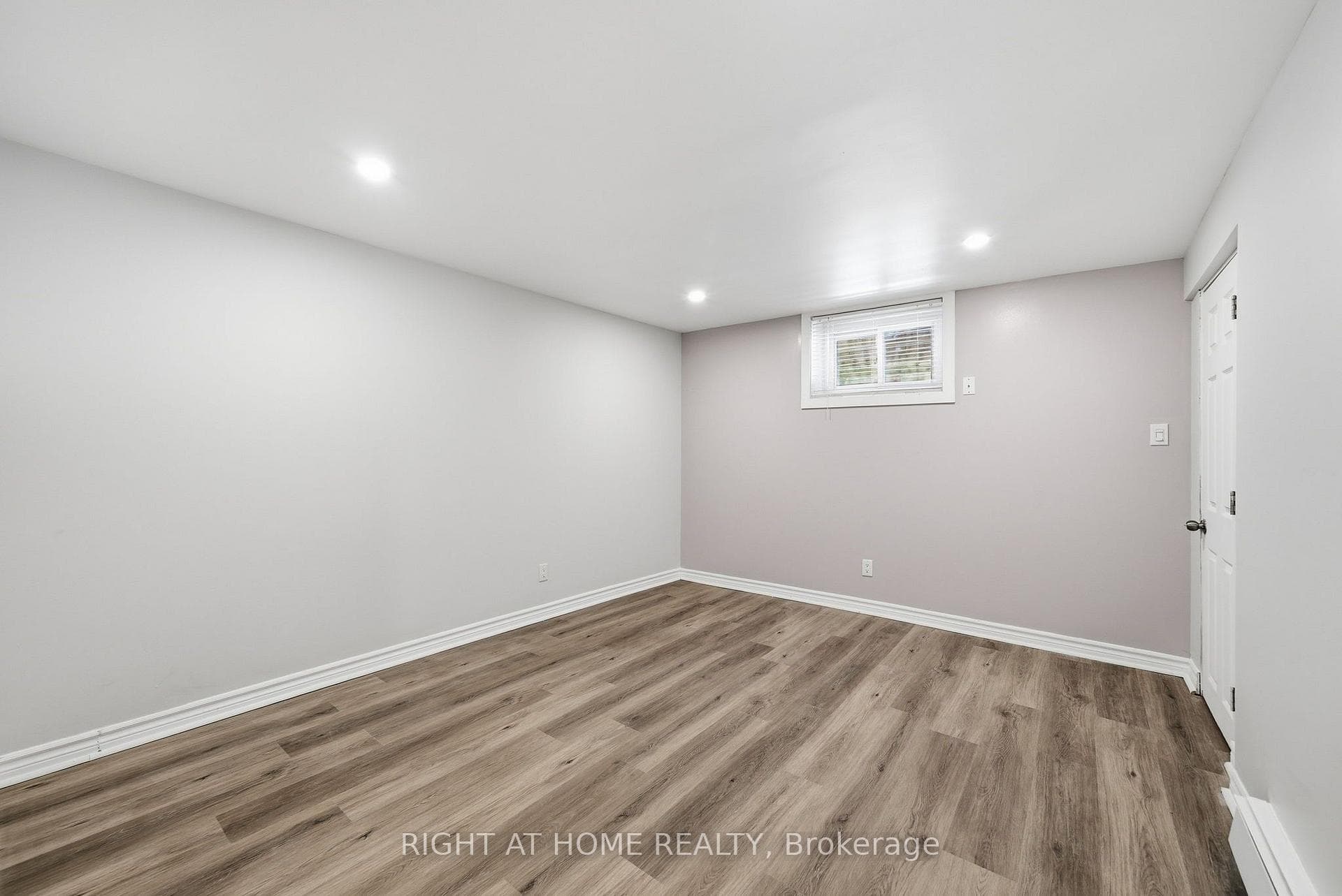 708 Carnegie Avenue photo 12
