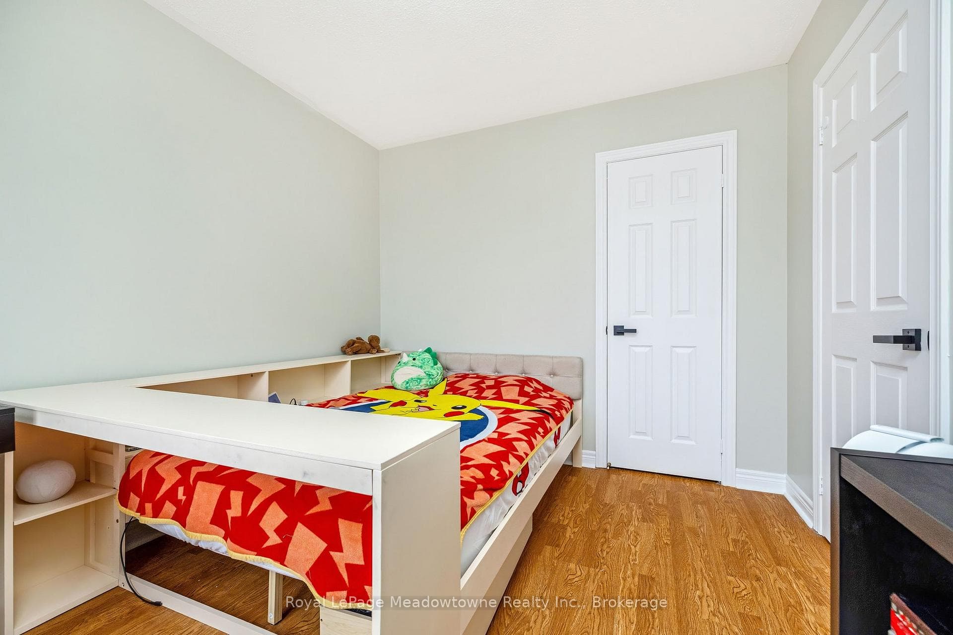 1075 Sprucedale Lane photo 27
