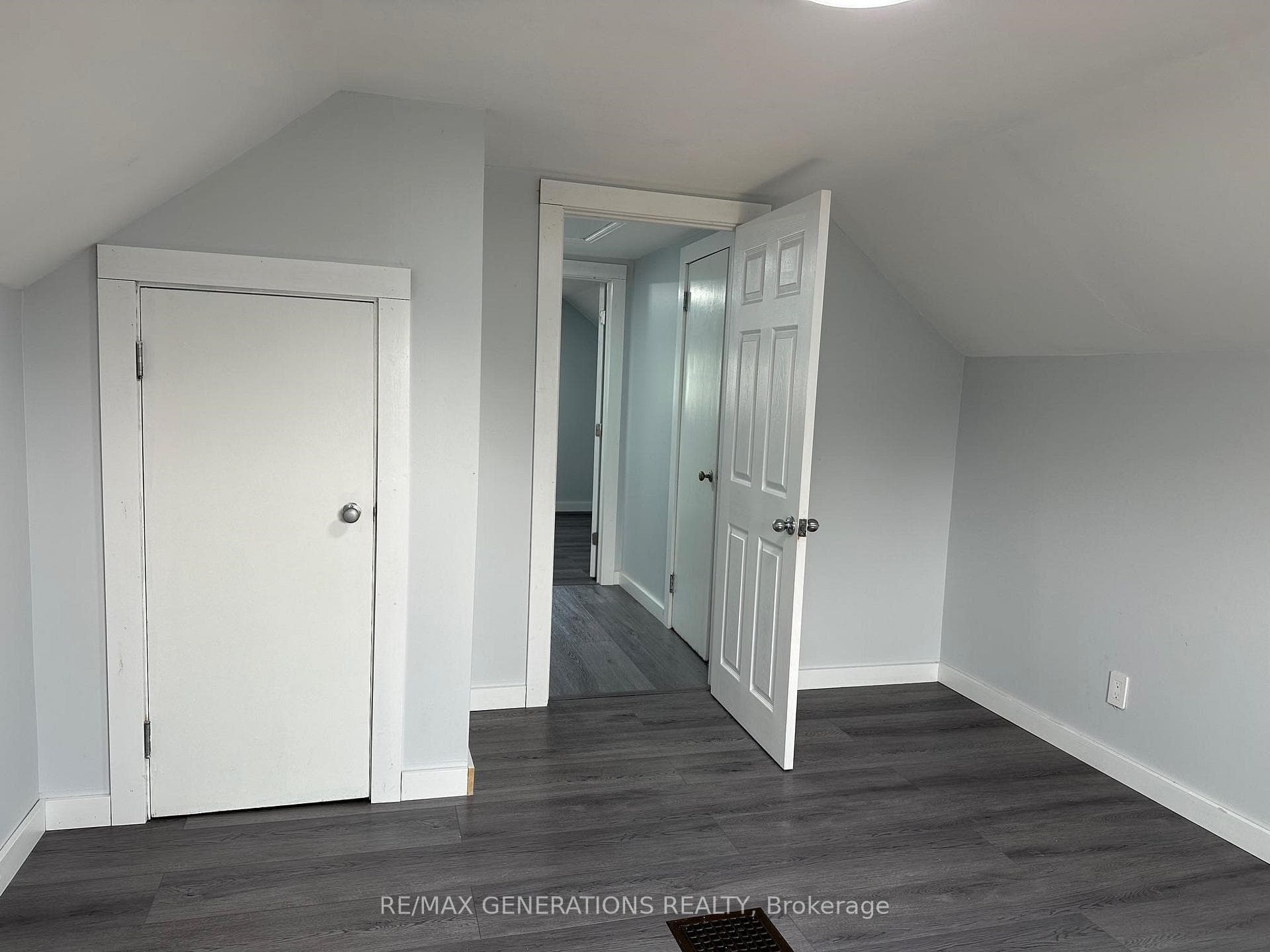 18 Elizabeth Avenue photo 16
