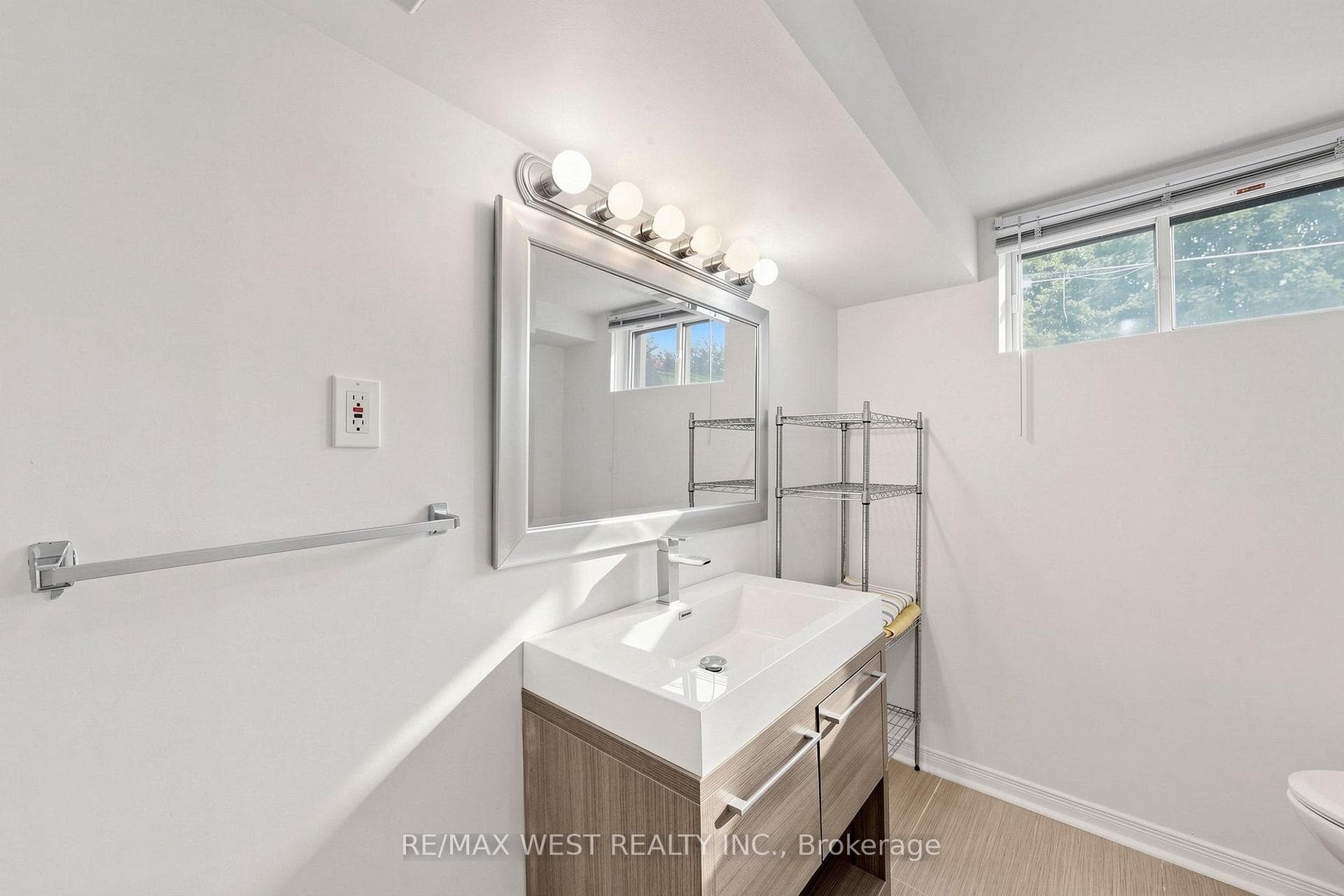 32 Allonsius Drive photo 38