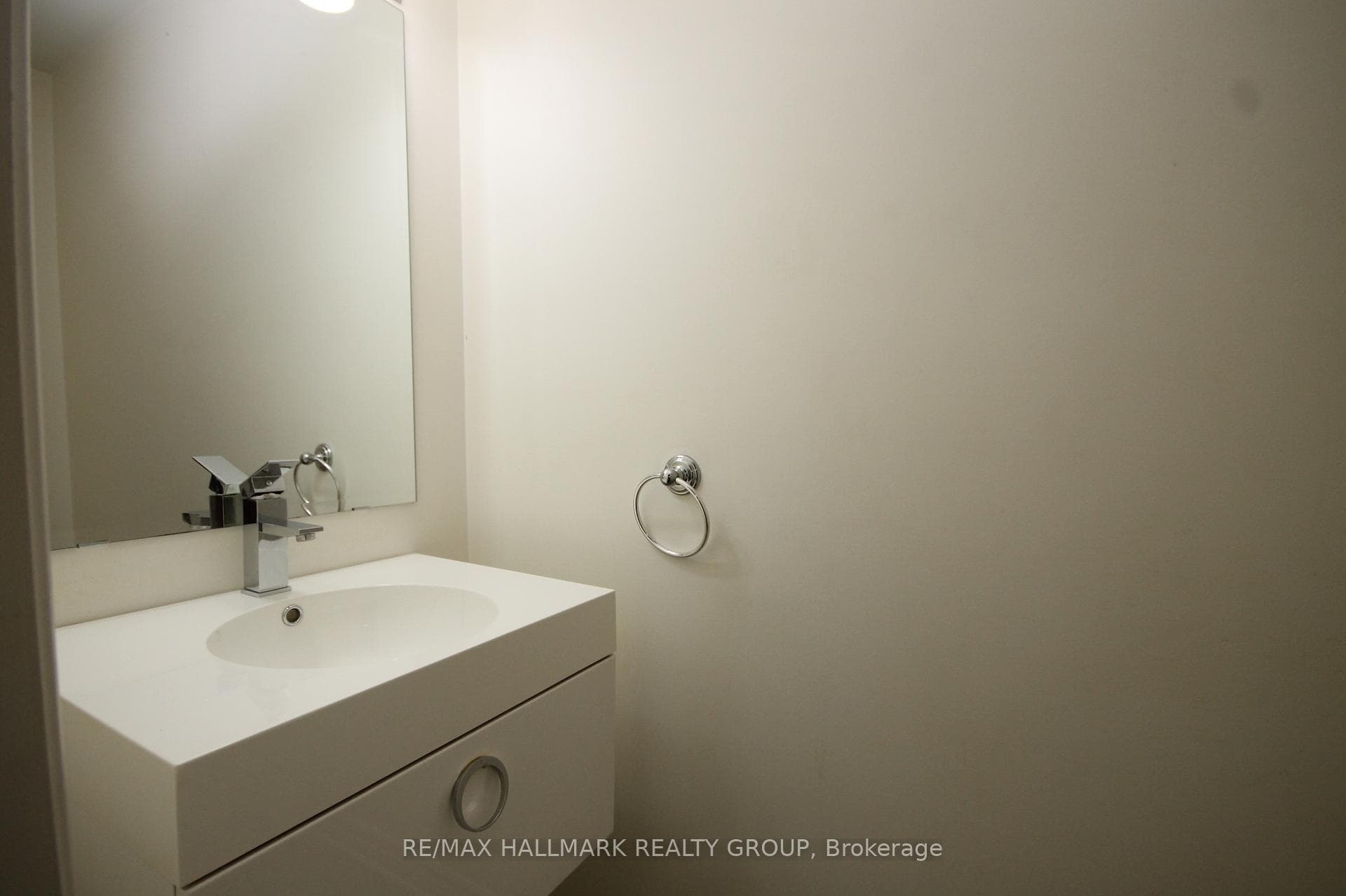 322 FAIRLAKES Way photo 21