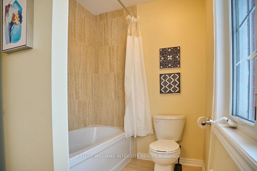 526 Khamsin Street photo 34
