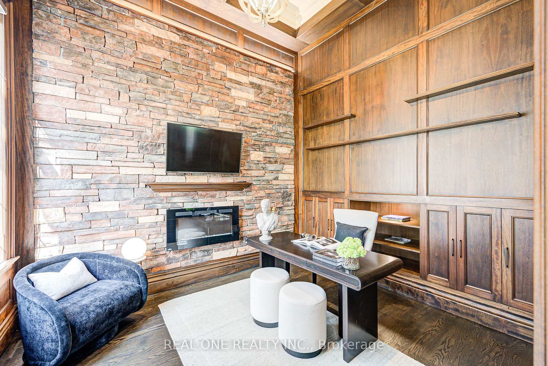 352 Byng Avenue photo 3