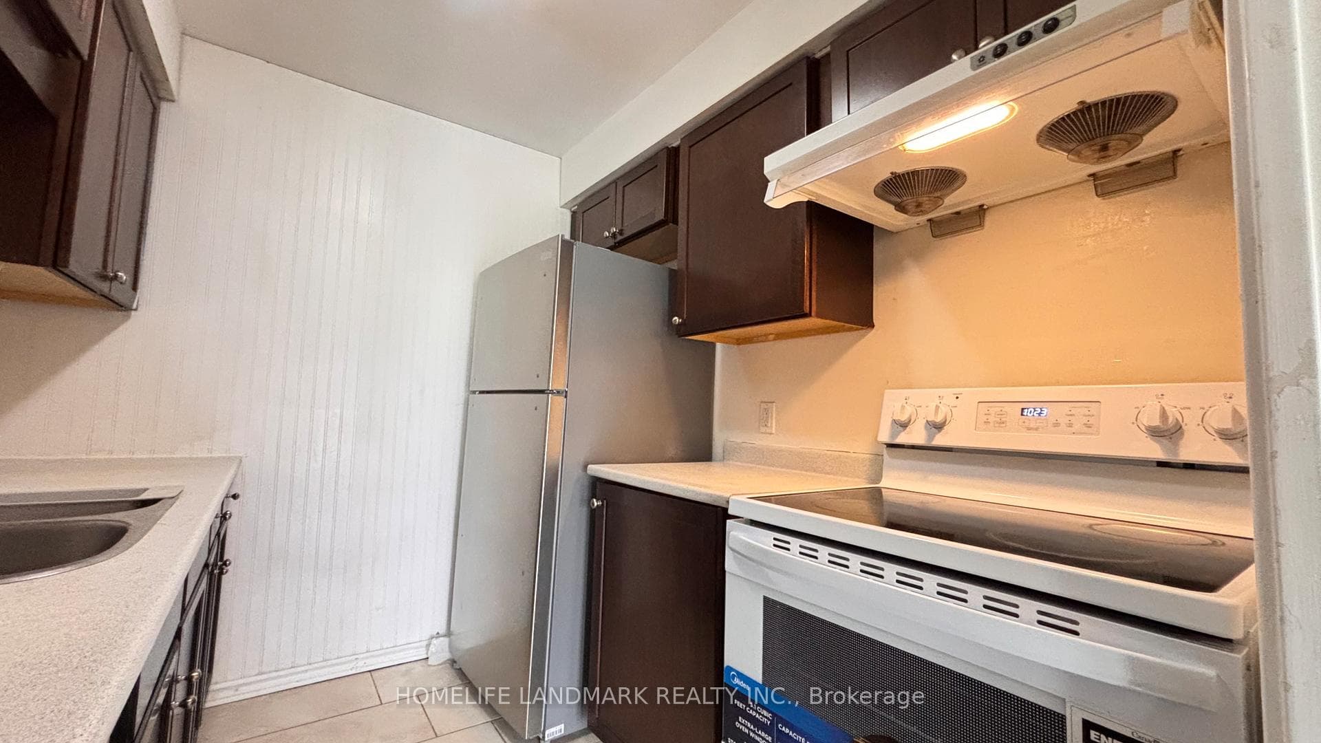 403 KEATS Way Unit 2 photo 11