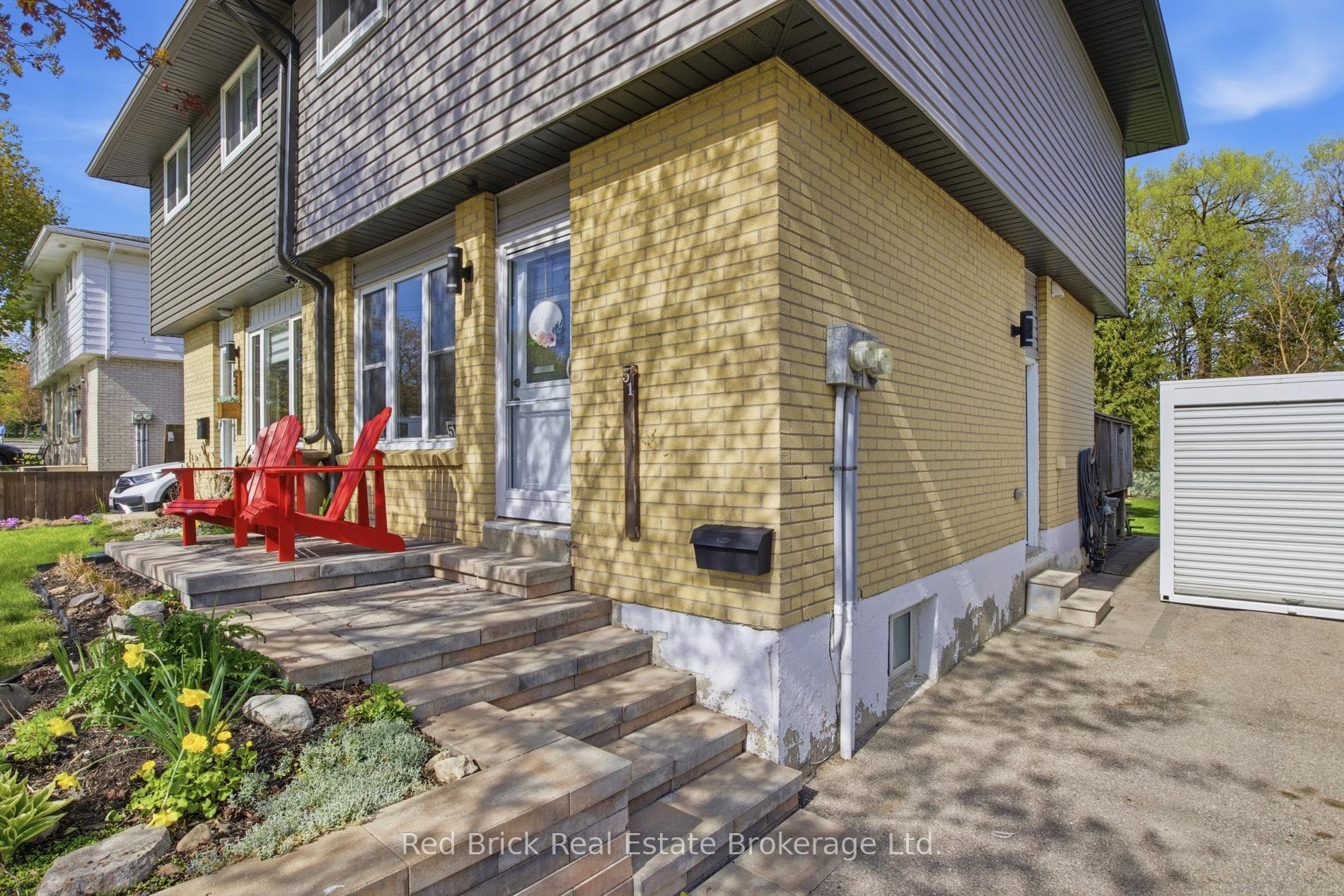 51 Clemens Avenue photo 6