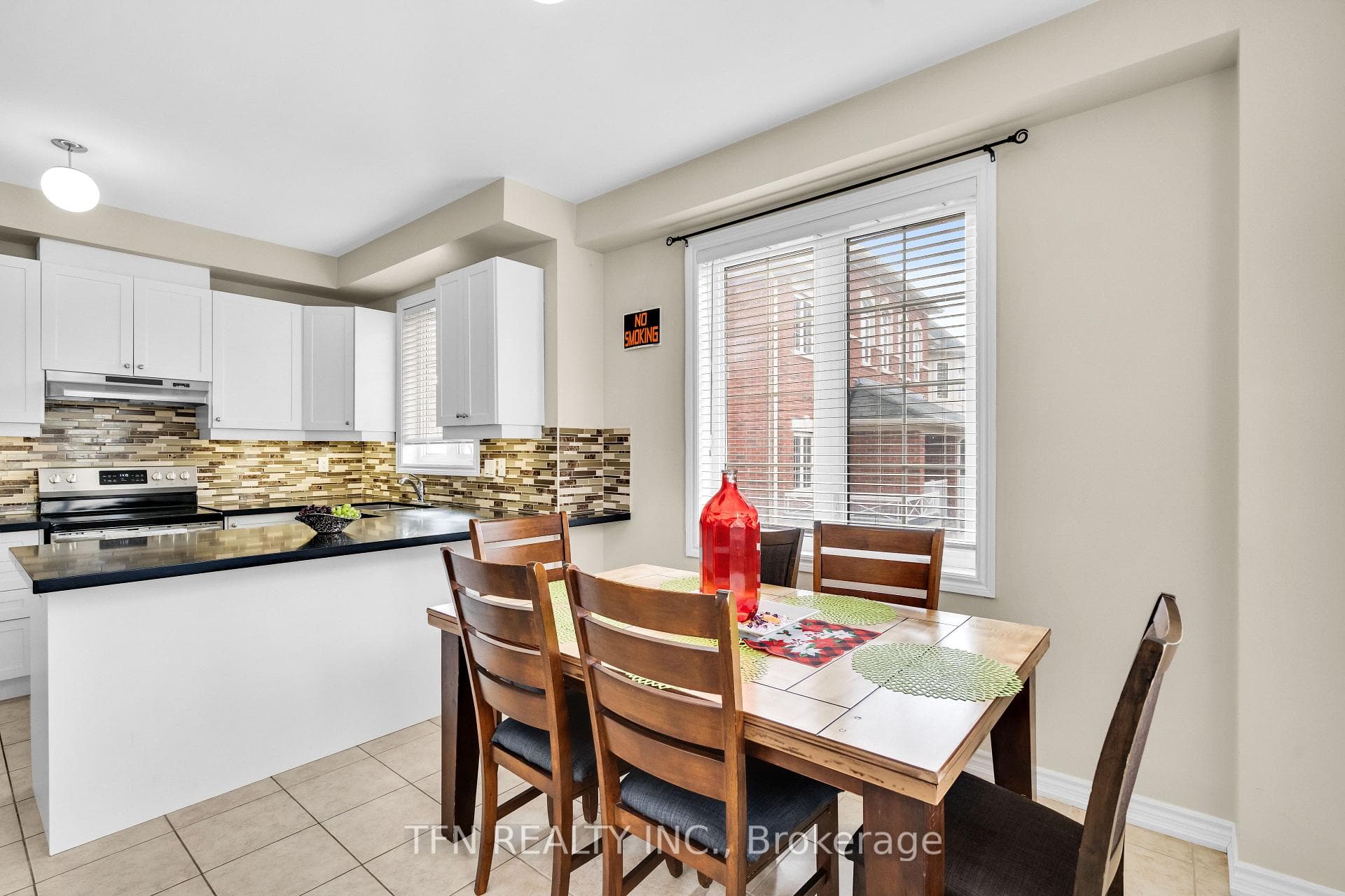 2 Shiff Crescent photo 16
