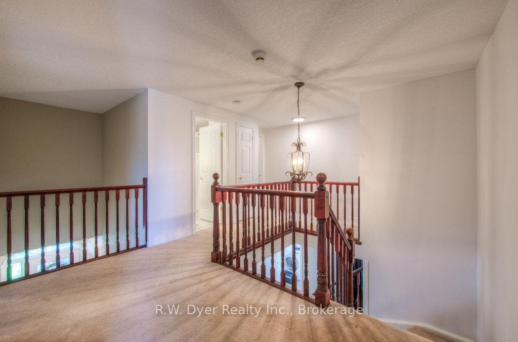12 Hale Court photo 16