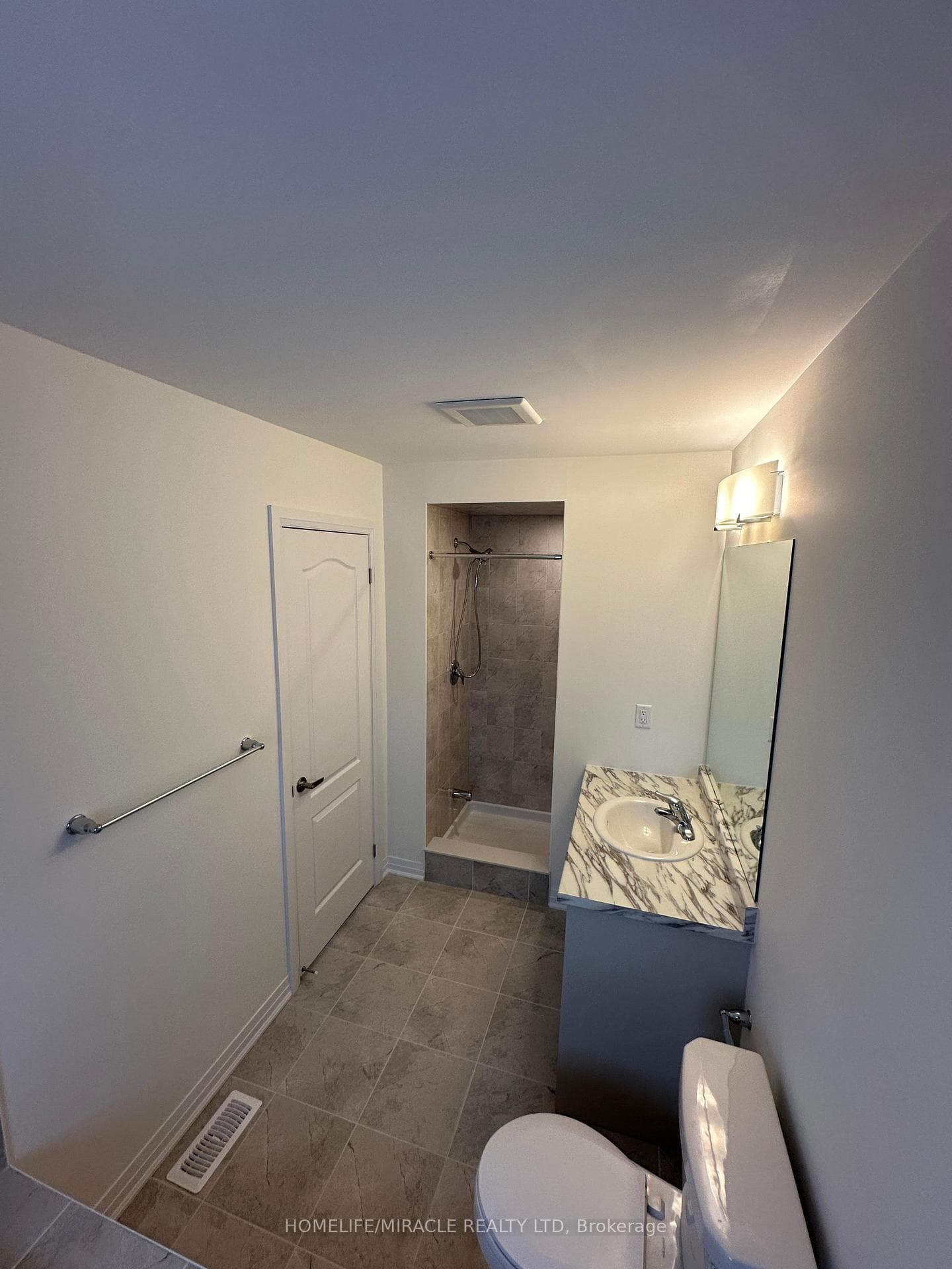 262 Port Crescent photo 23