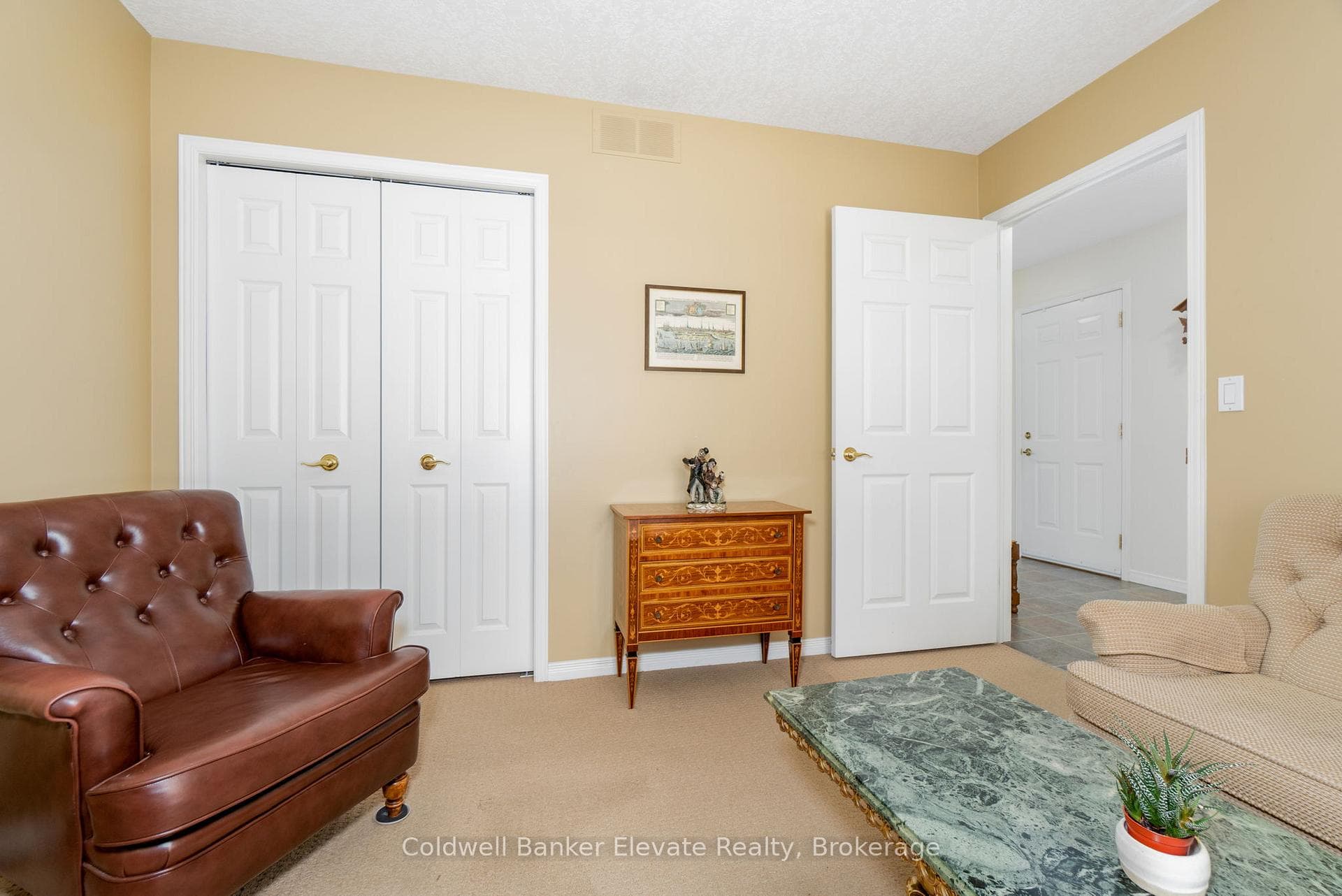 2705 KINGSWAY Drive Unit 42 photo 8