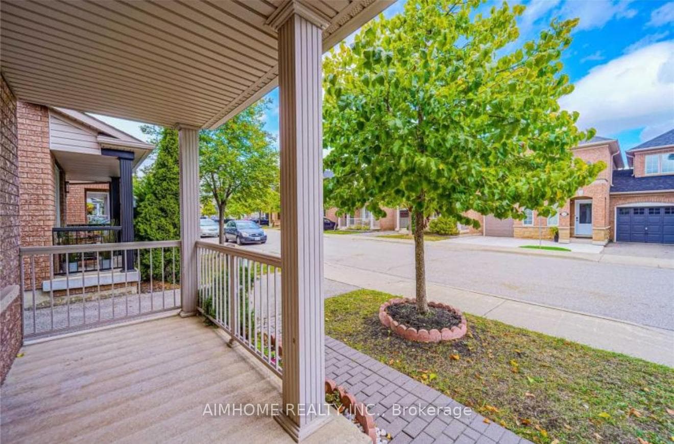 2394 Emerson Drive photo 2