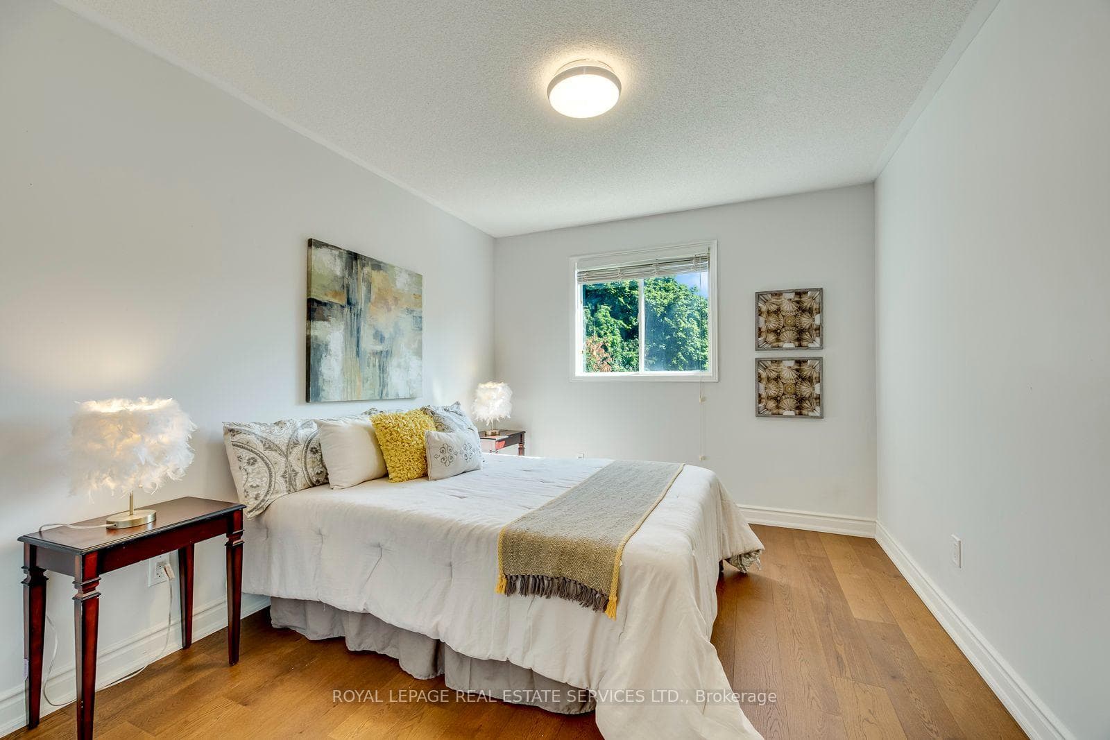 6121 Leeside Crescent photo 30