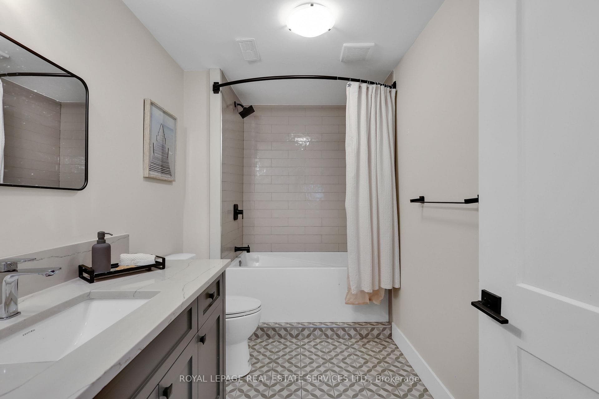 131 Glenlake Boulevard photo 36