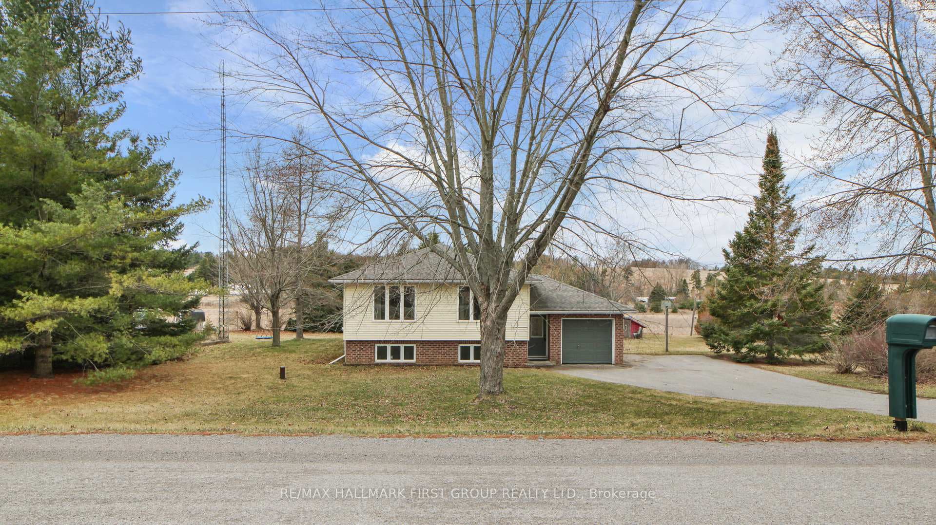 4892 White Road photo 1