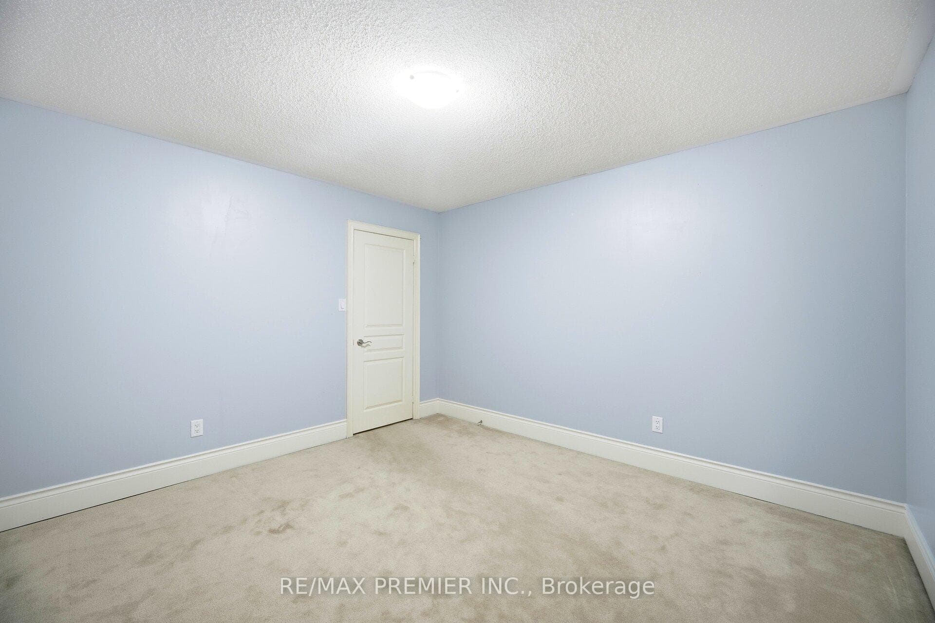 56 Stark Crescent photo 23
