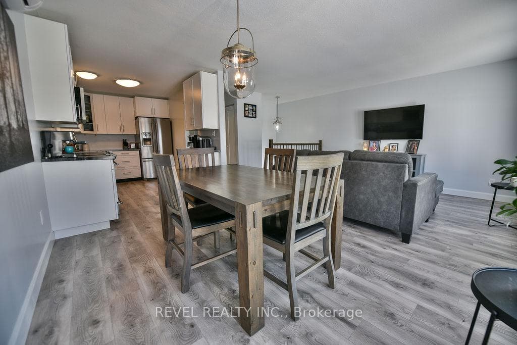 1301 Lozanne Crescent photo 5