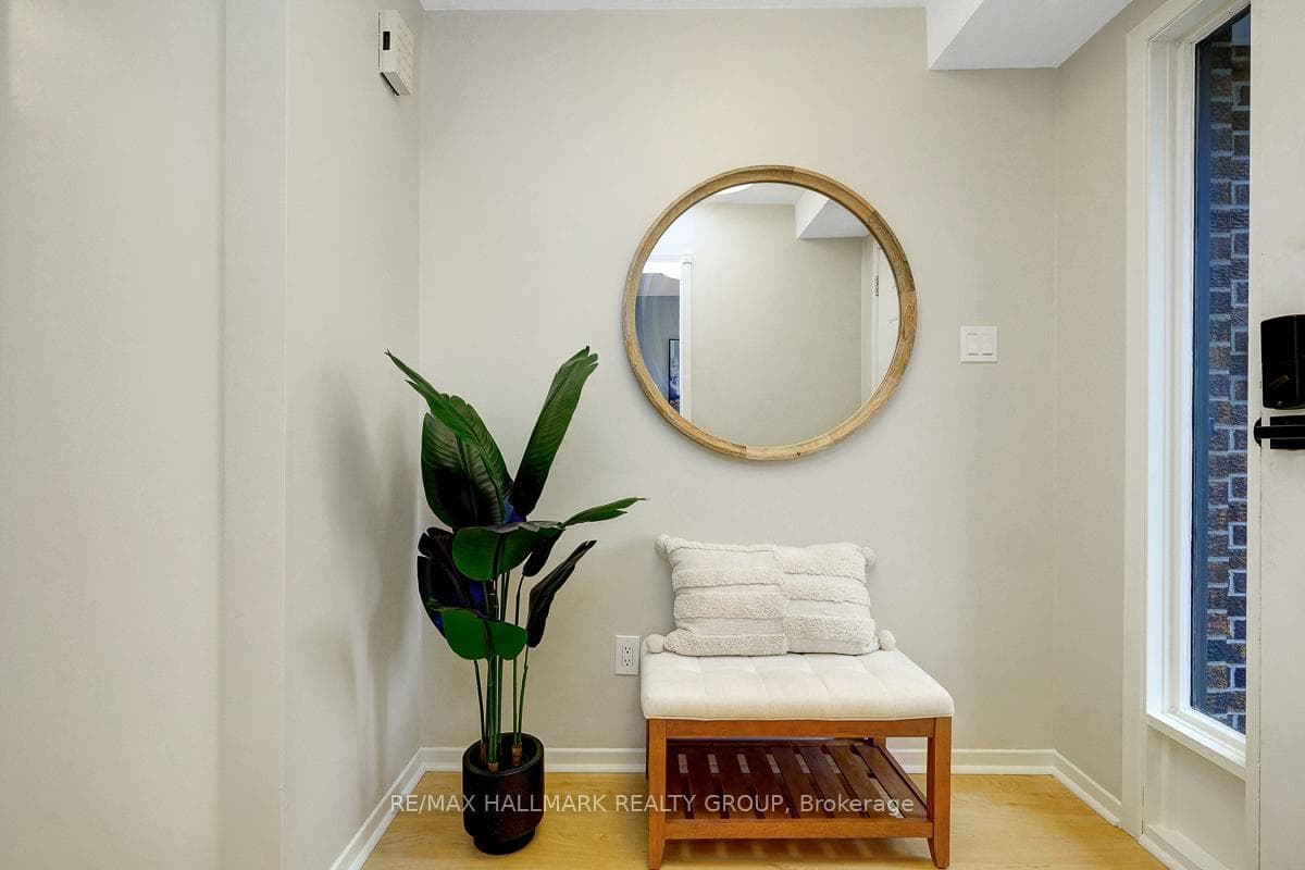 1047 Arrowhead Place photo 4
