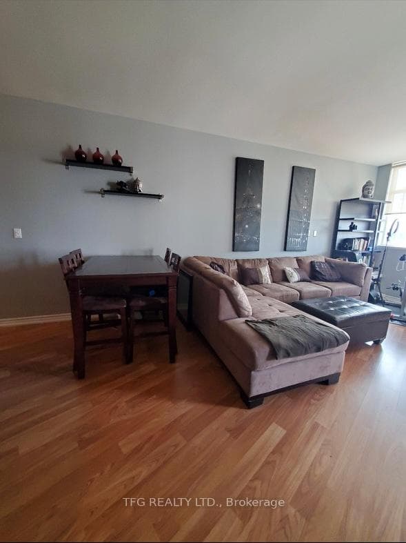 9225 Jane Street Unit 417 photo 5