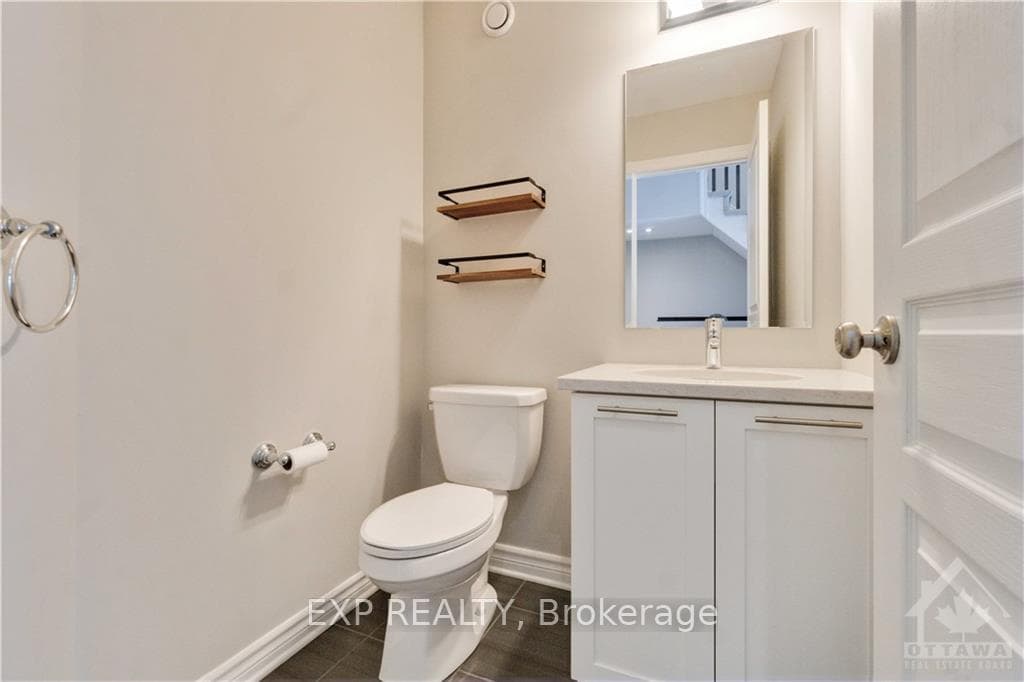 760 CARNELIAN Crescent photo 12