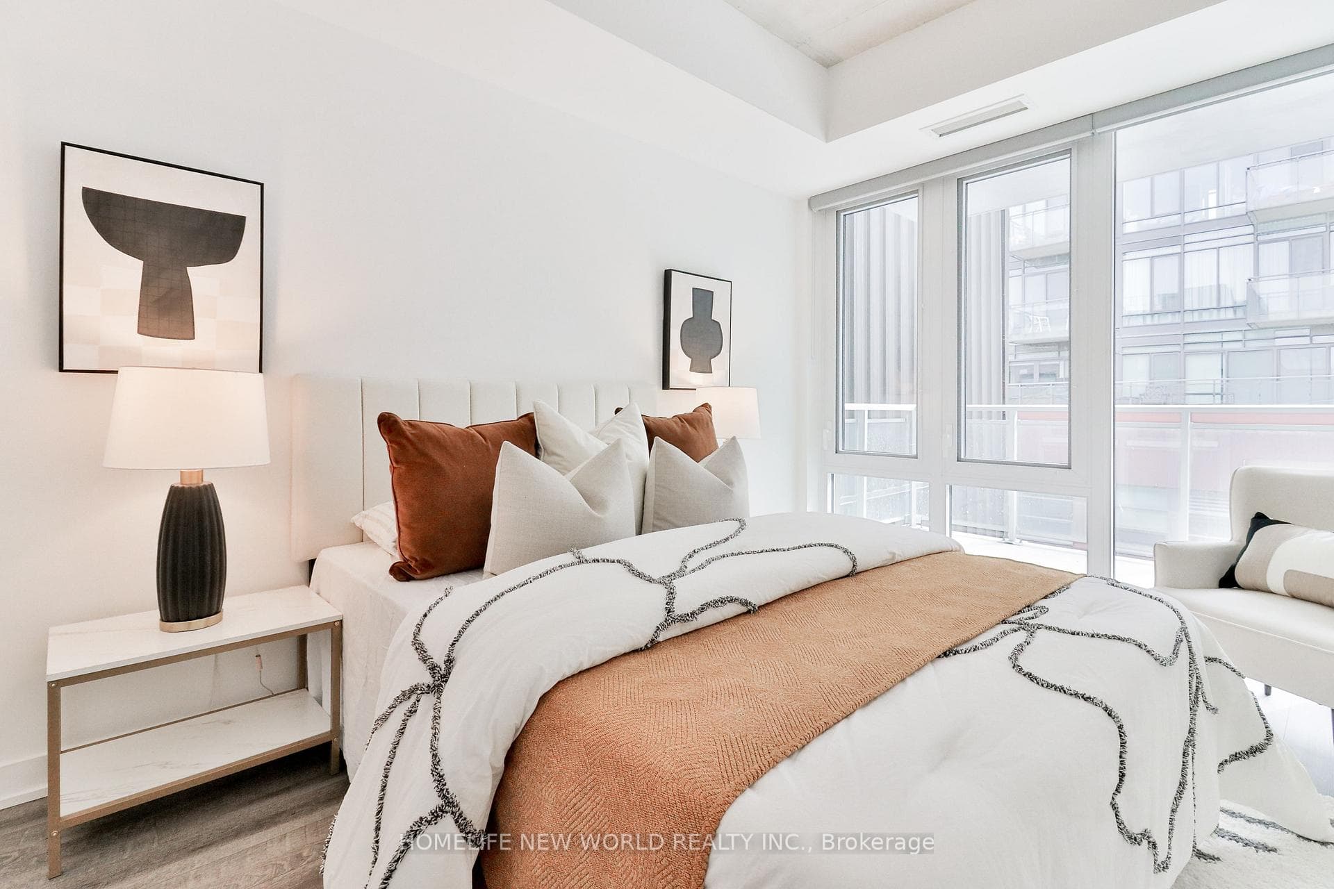 665 Queen Street Unit 407 photo 9