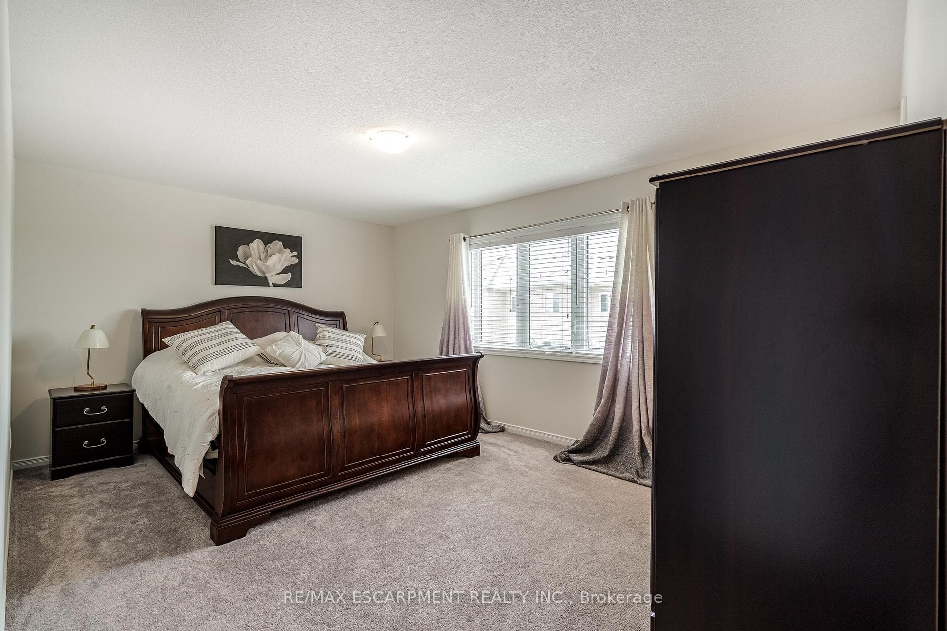 196 Kinsman Drive photo 23