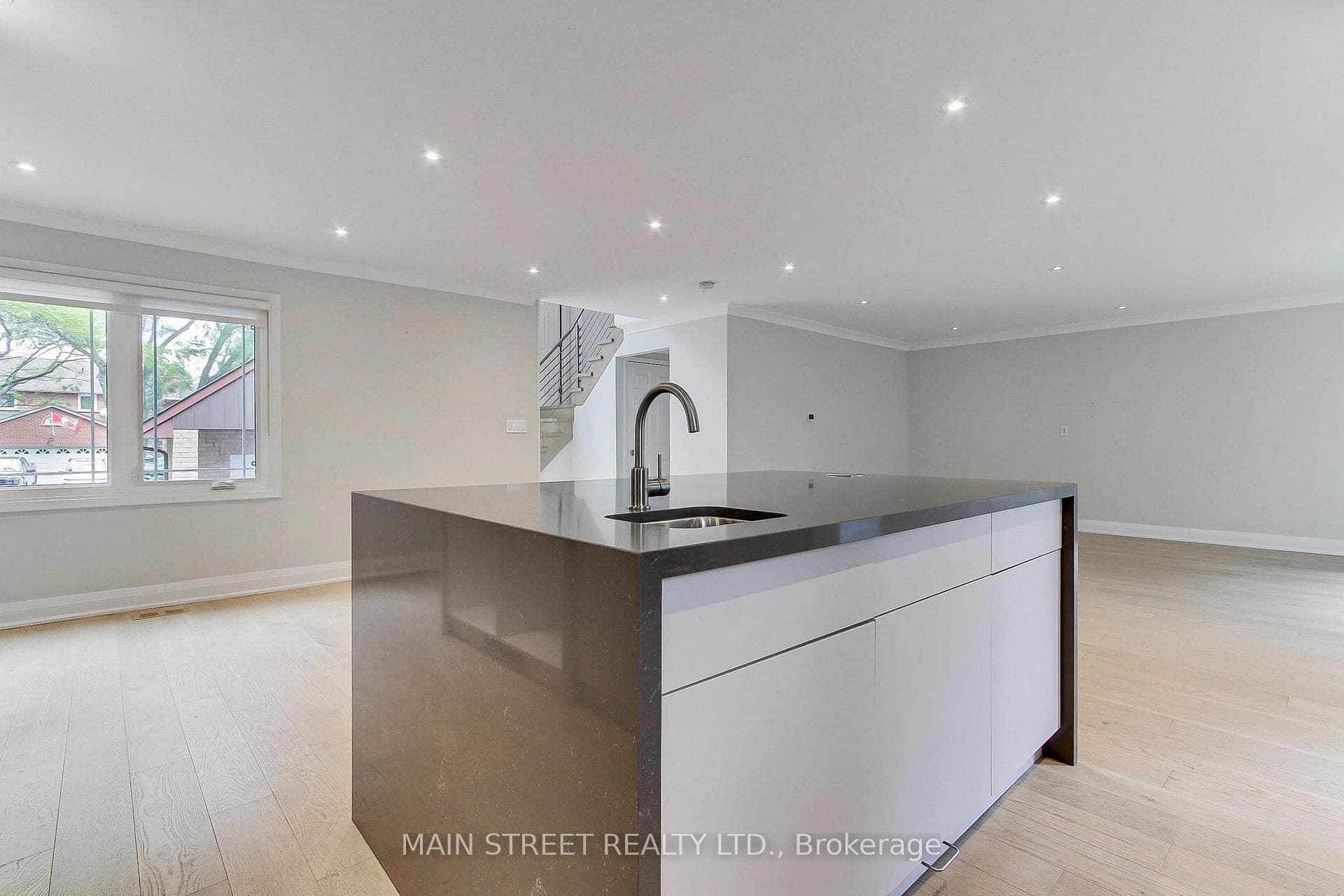 27 Murdock Avenue photo 10