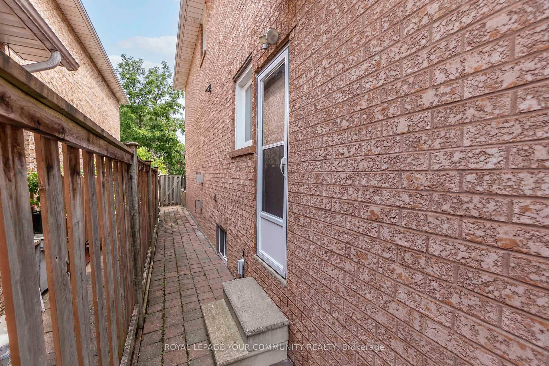 65 Villagewood Court photo 32