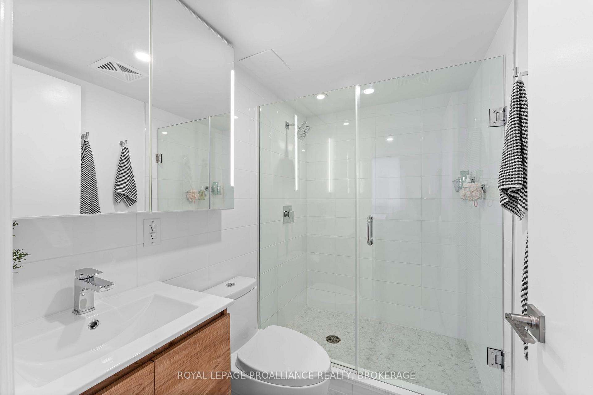 121 Queen Street Unit 711 photo 18
