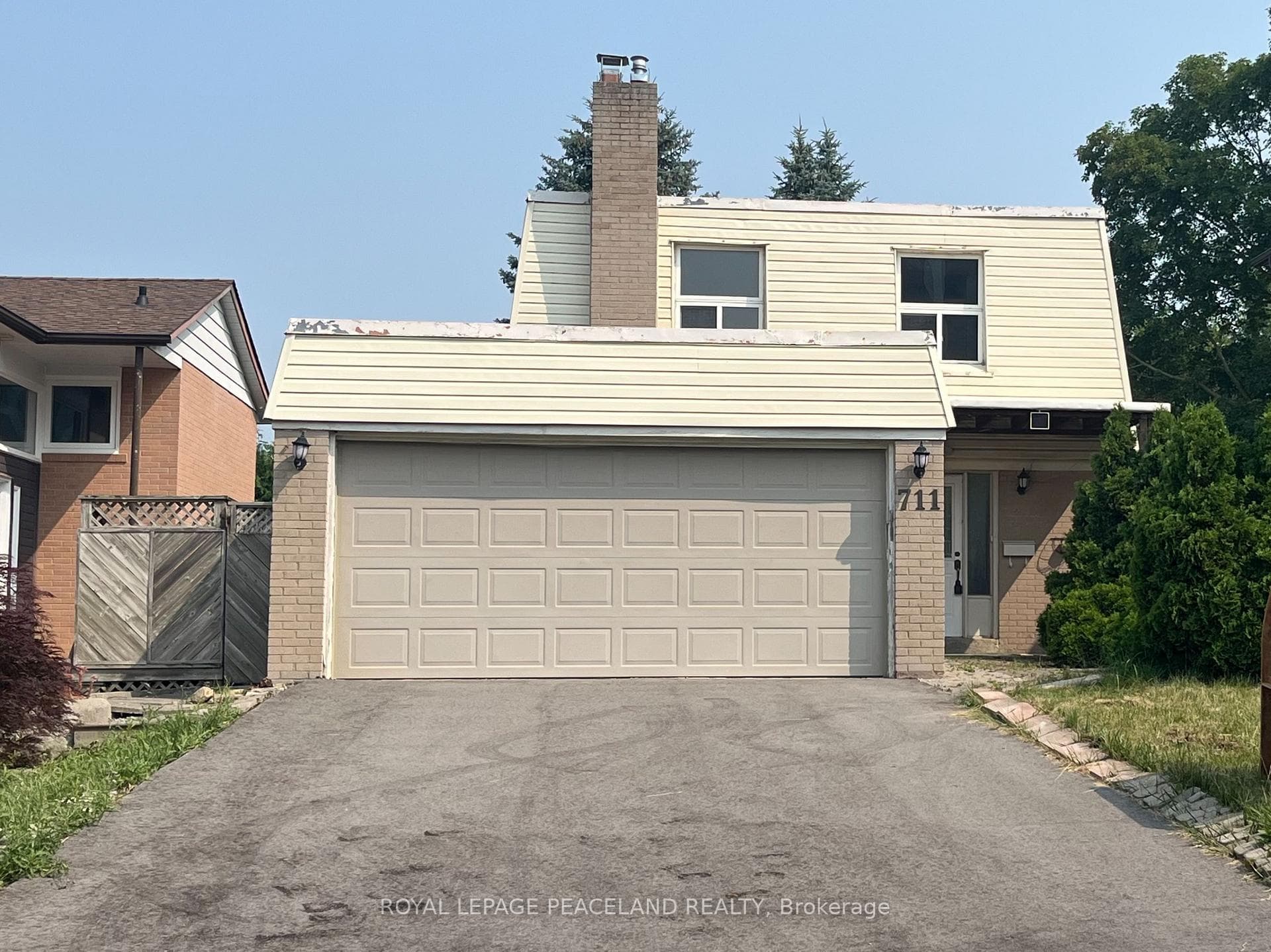 711 Irwin Crescent photo 1