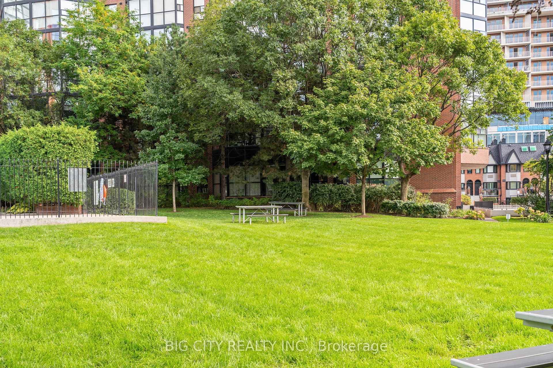 570 Wellington Street Unit 12B photo 26