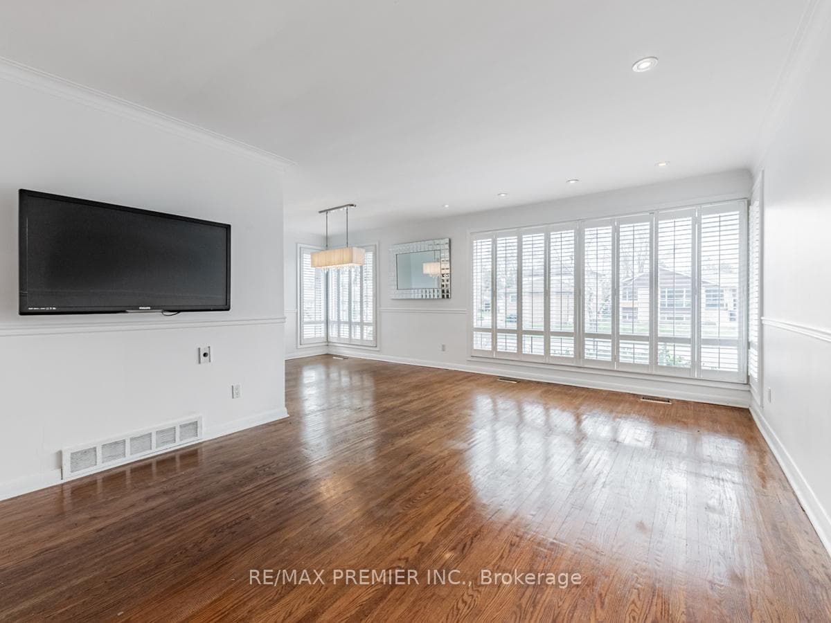 92 Searle Avenue photo 7