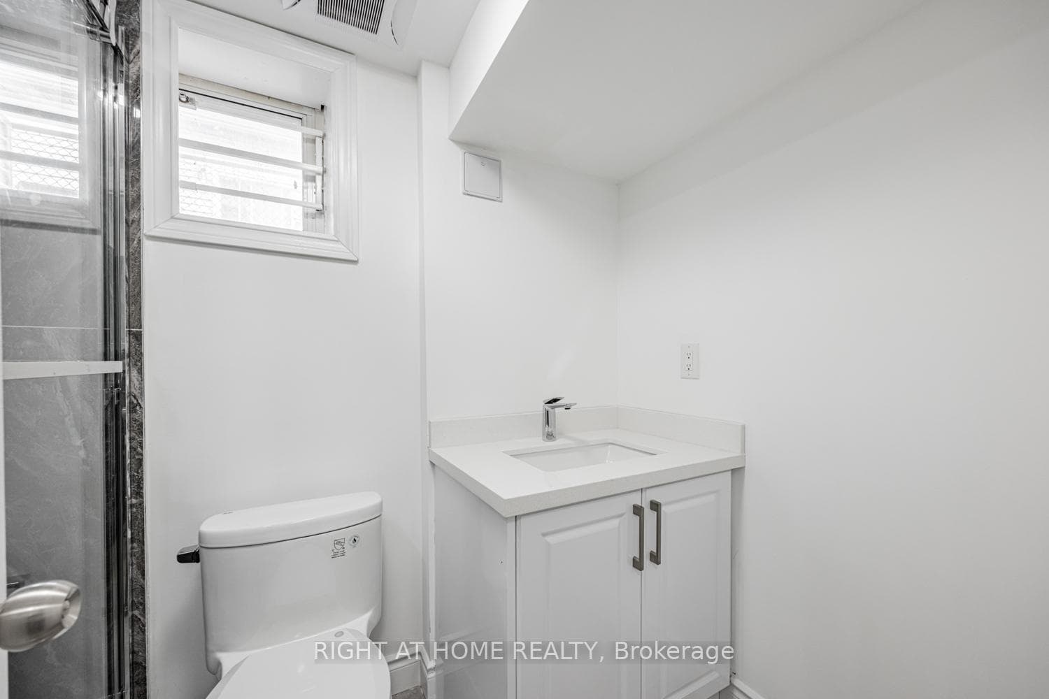 225 Essex Avenue Unit lower Unit photo 7