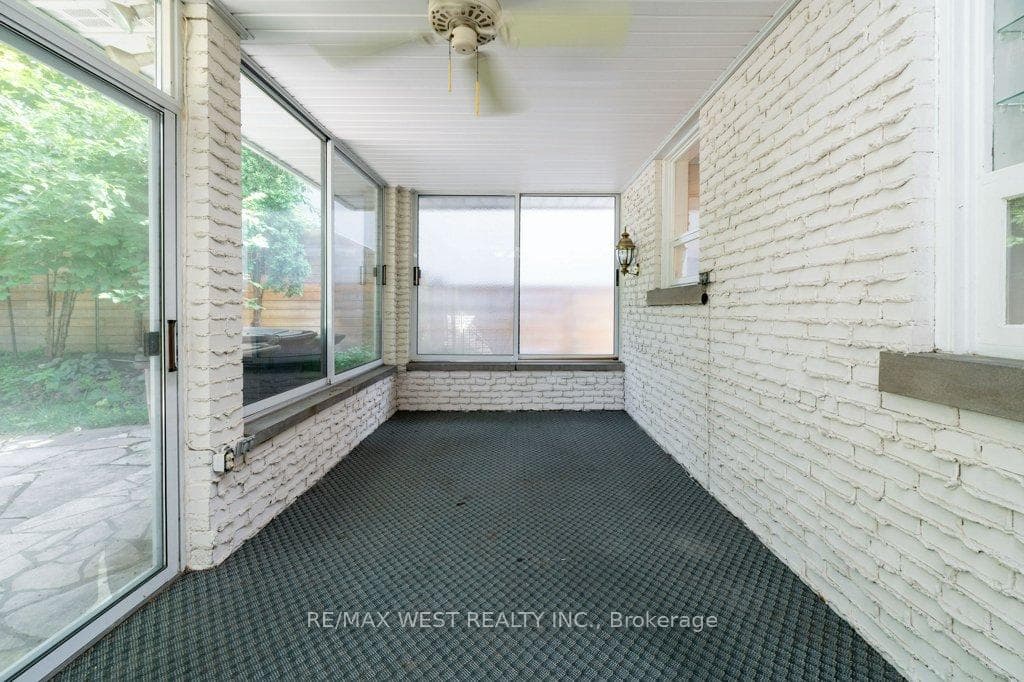8 Farningham Crescent photo 27