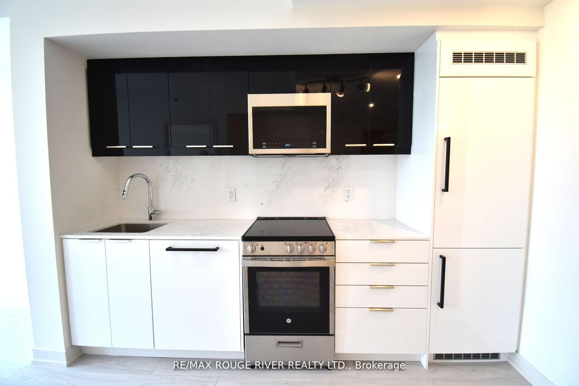 Quality Cabinets & Backsplash